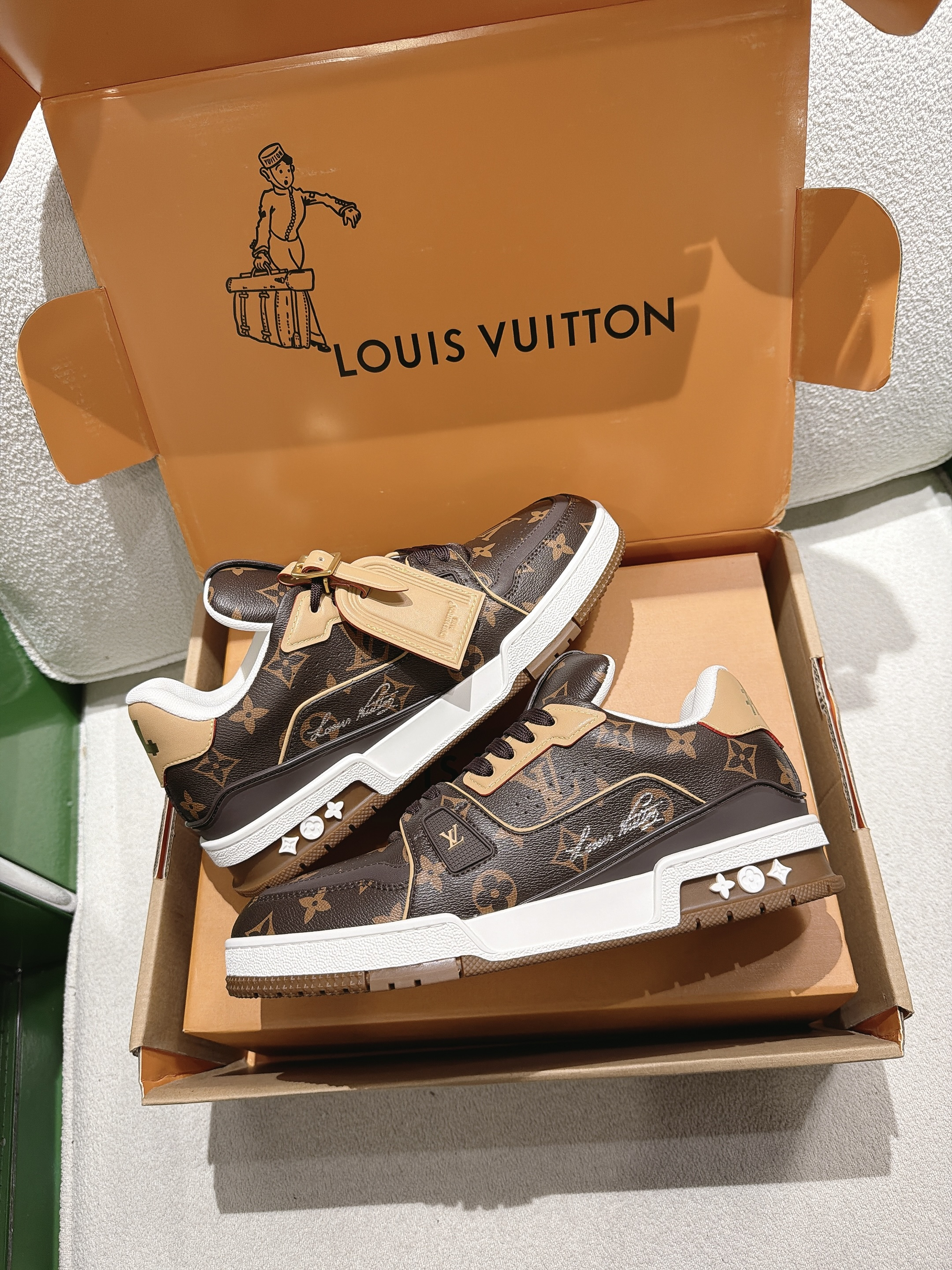 Louis Vuitton LV Unisex Trainer Sneaker