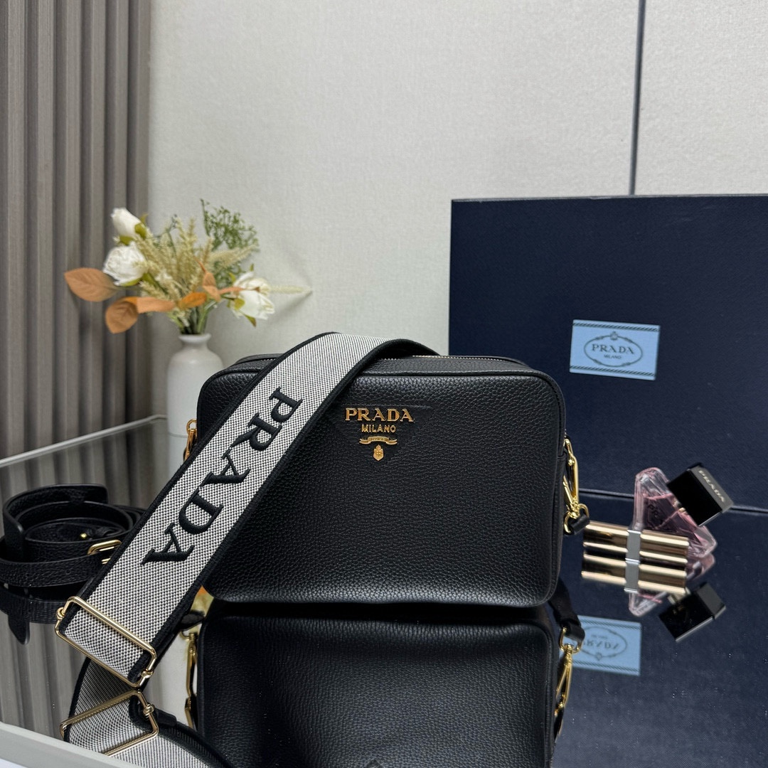 Prada Small leather shoulder bag-Black 1BH082