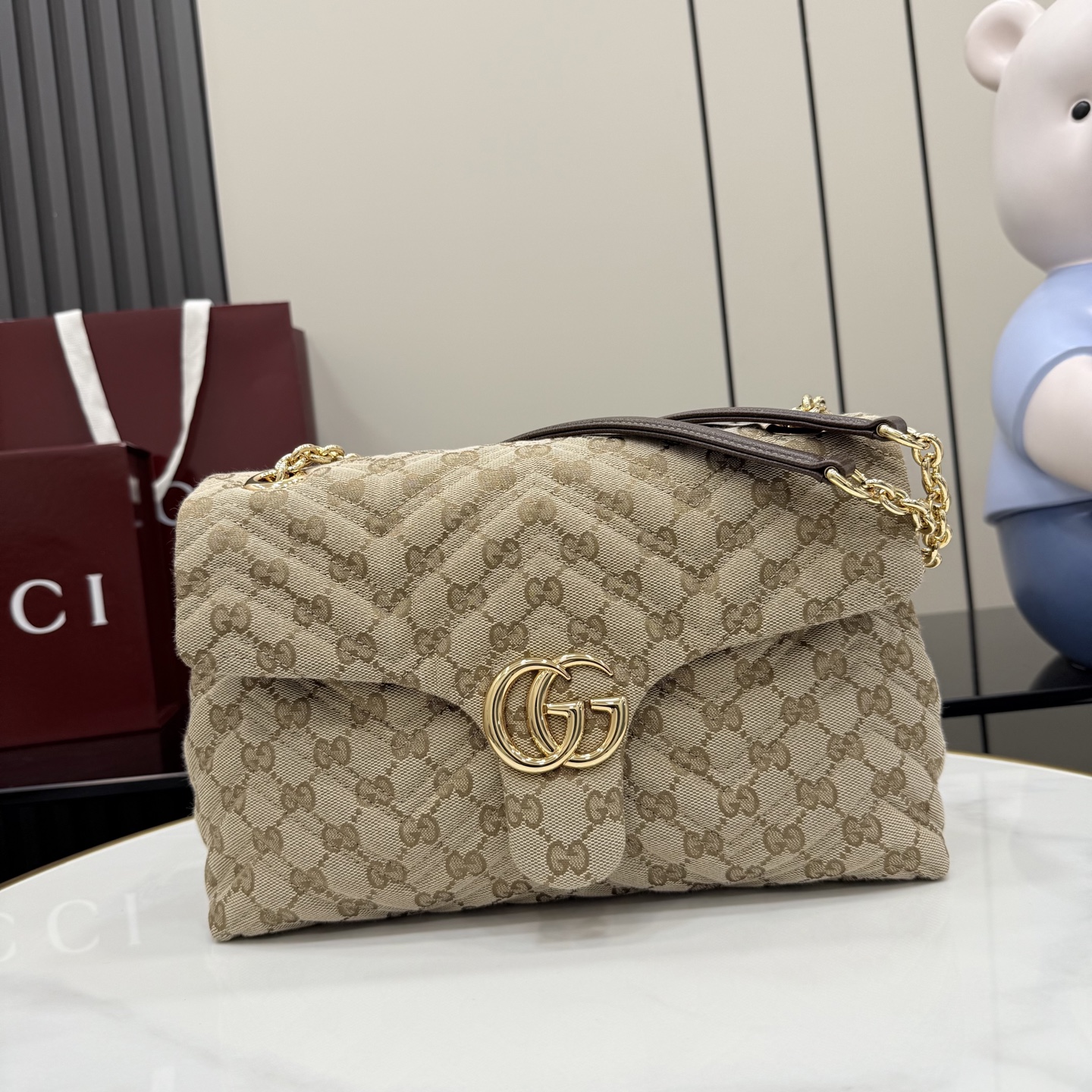 GG Marmont medium shoulder bag 850676