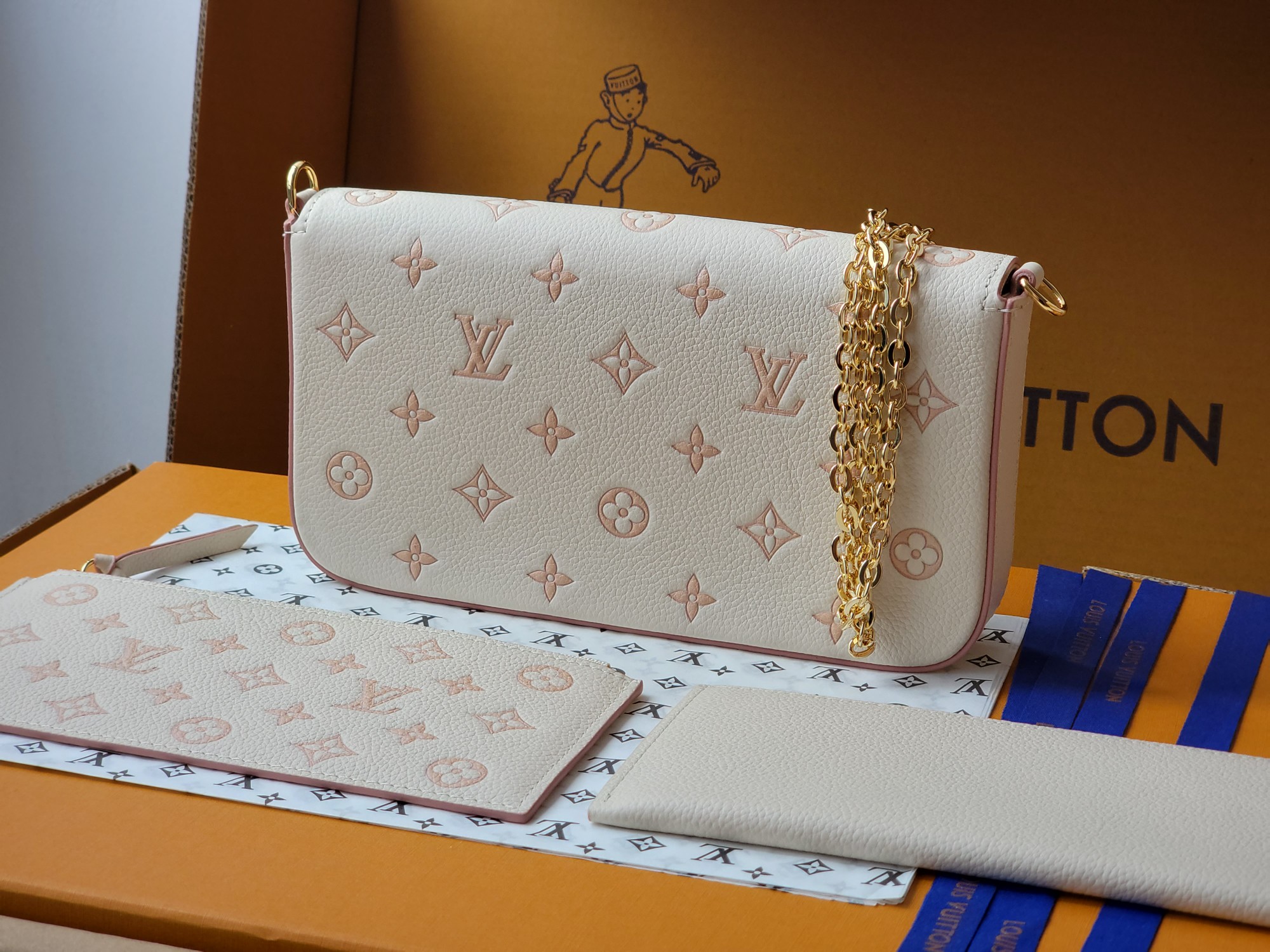 Louis Vuitton LV Bags POCHETTE FELICIE Leather M15968