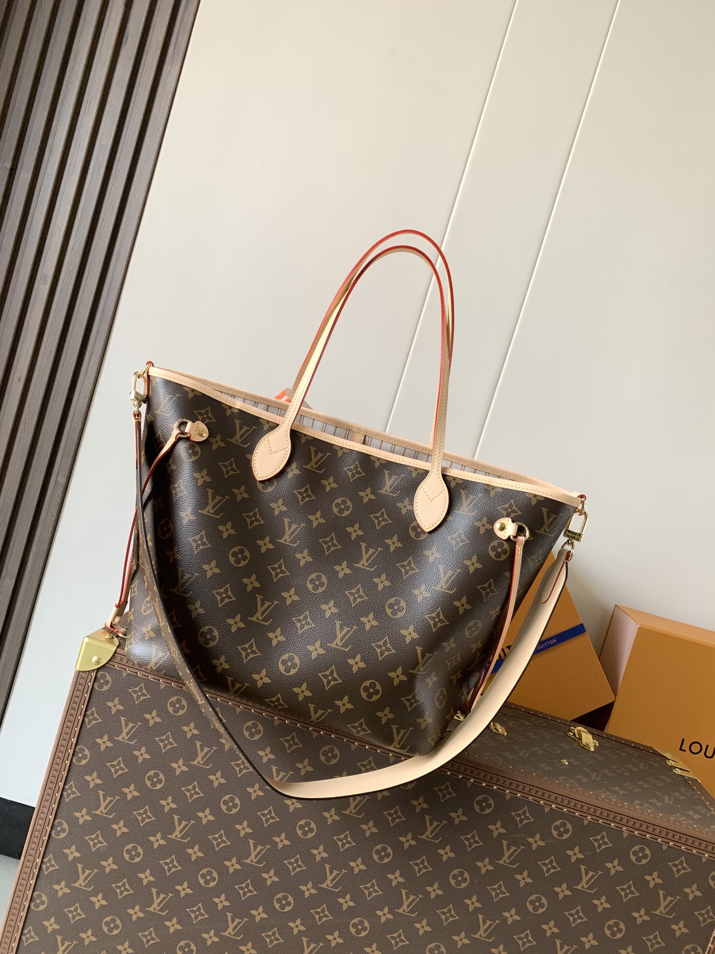 M28407 Sand Neverfull Bandoulière Inside Out MM tote