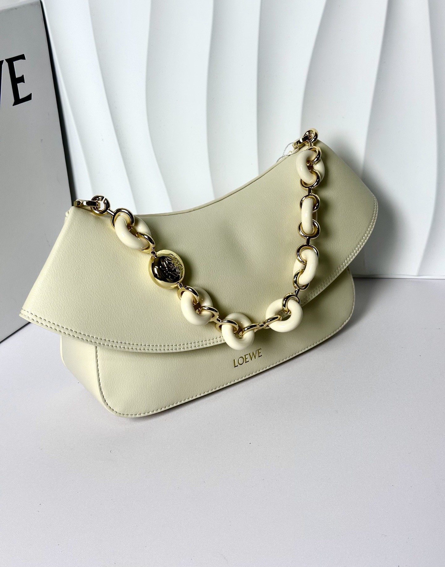 Loewe Cream Smooth Leather Pebble Anagram Donut Chain Link Flap Wave Hobo Shoulder Bag - KAIROO