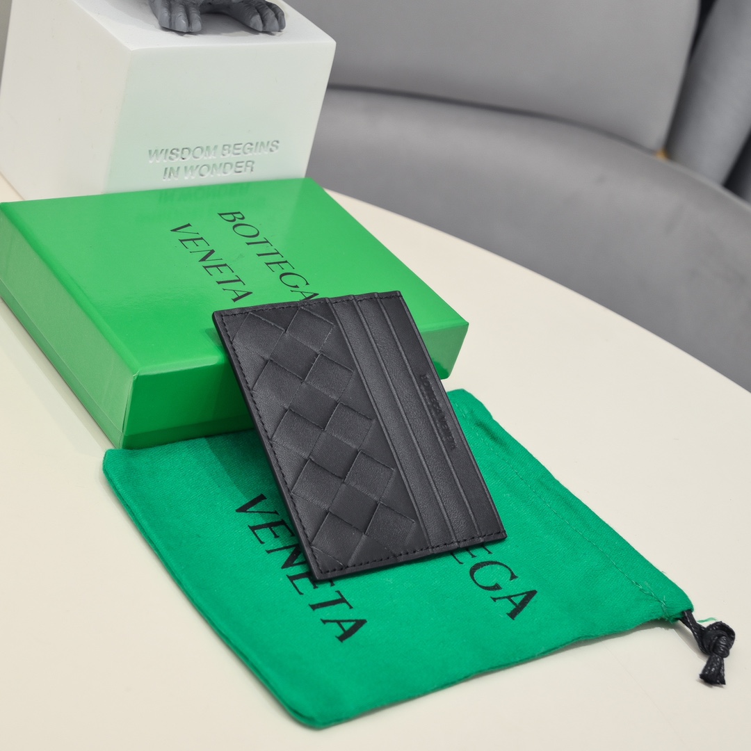 Bottega Veneta Card holder in Black Intreccio Leather