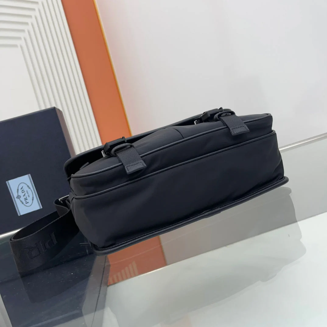 Prada SMALL 26 SHOULDERBAG IN BLACK SAFFIANO LEATHER