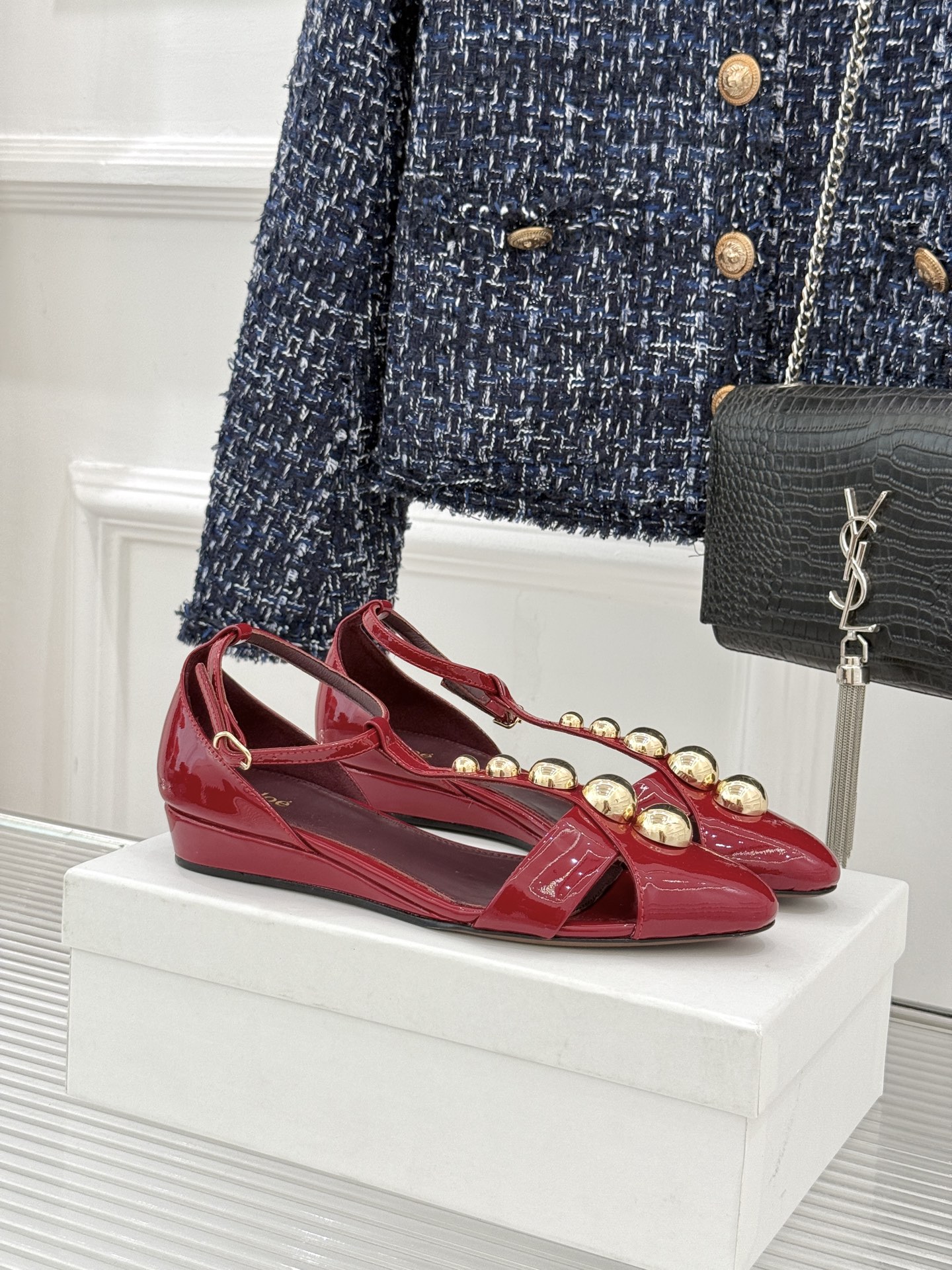Chloe Shiny Leather Flat Sandal