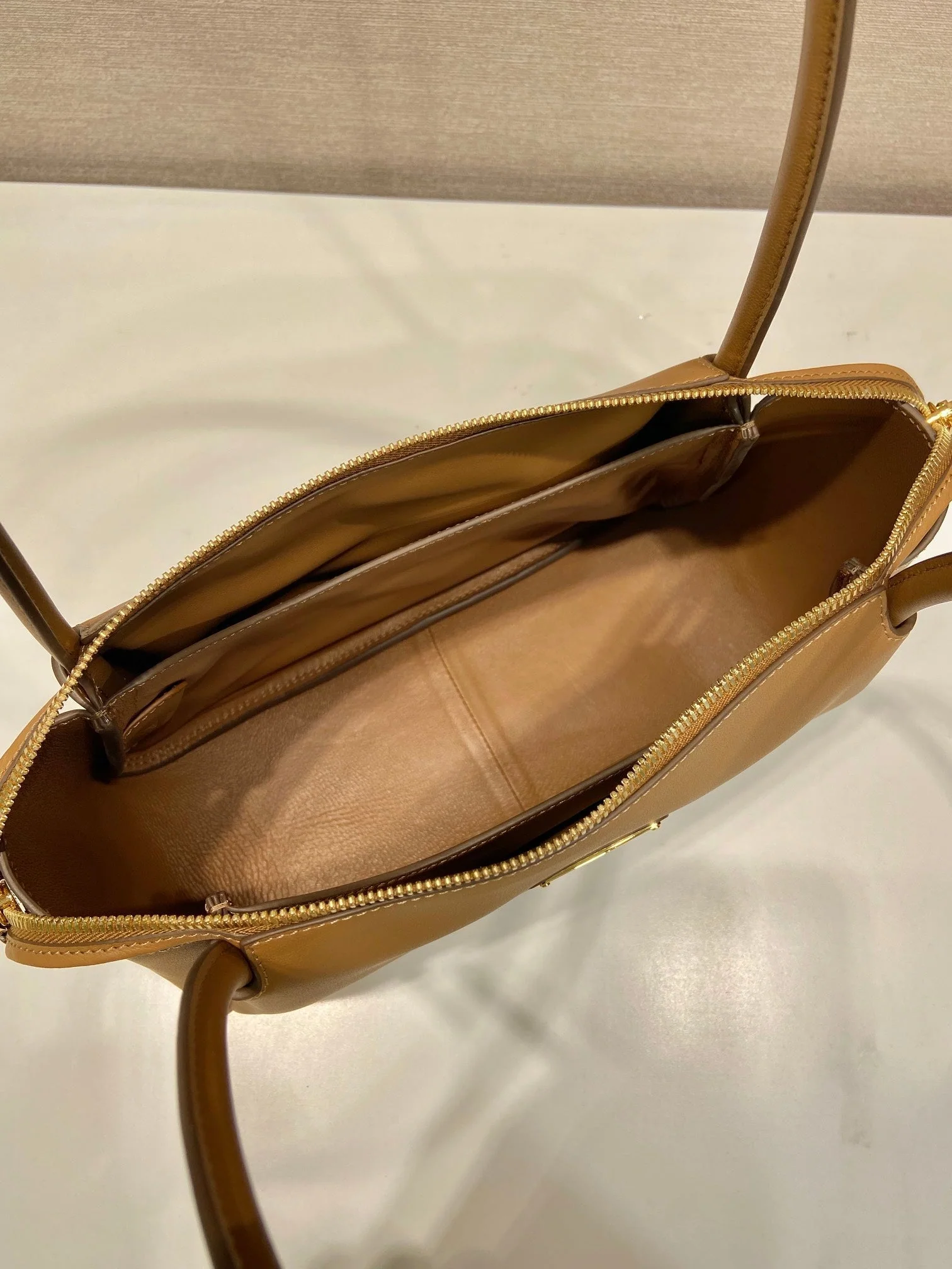 Prada  28 LARGE BEIGE CALFSKIN HANDBAG