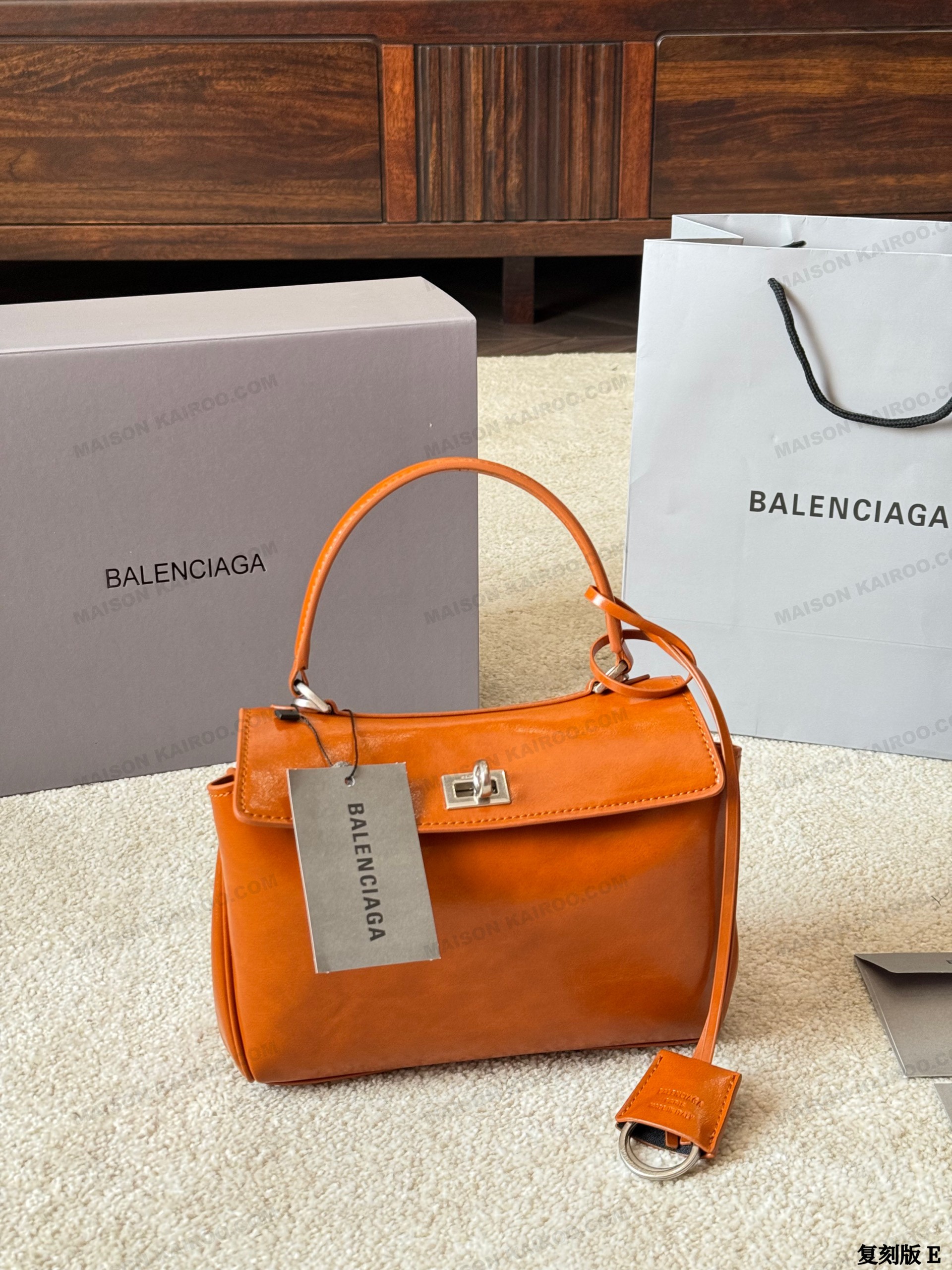 Balenciaga Rodeo Tan Slouchy Kelly Shiny Smooth Leather Silver Turn Lock Tote Top Handle Bag - KAIROO