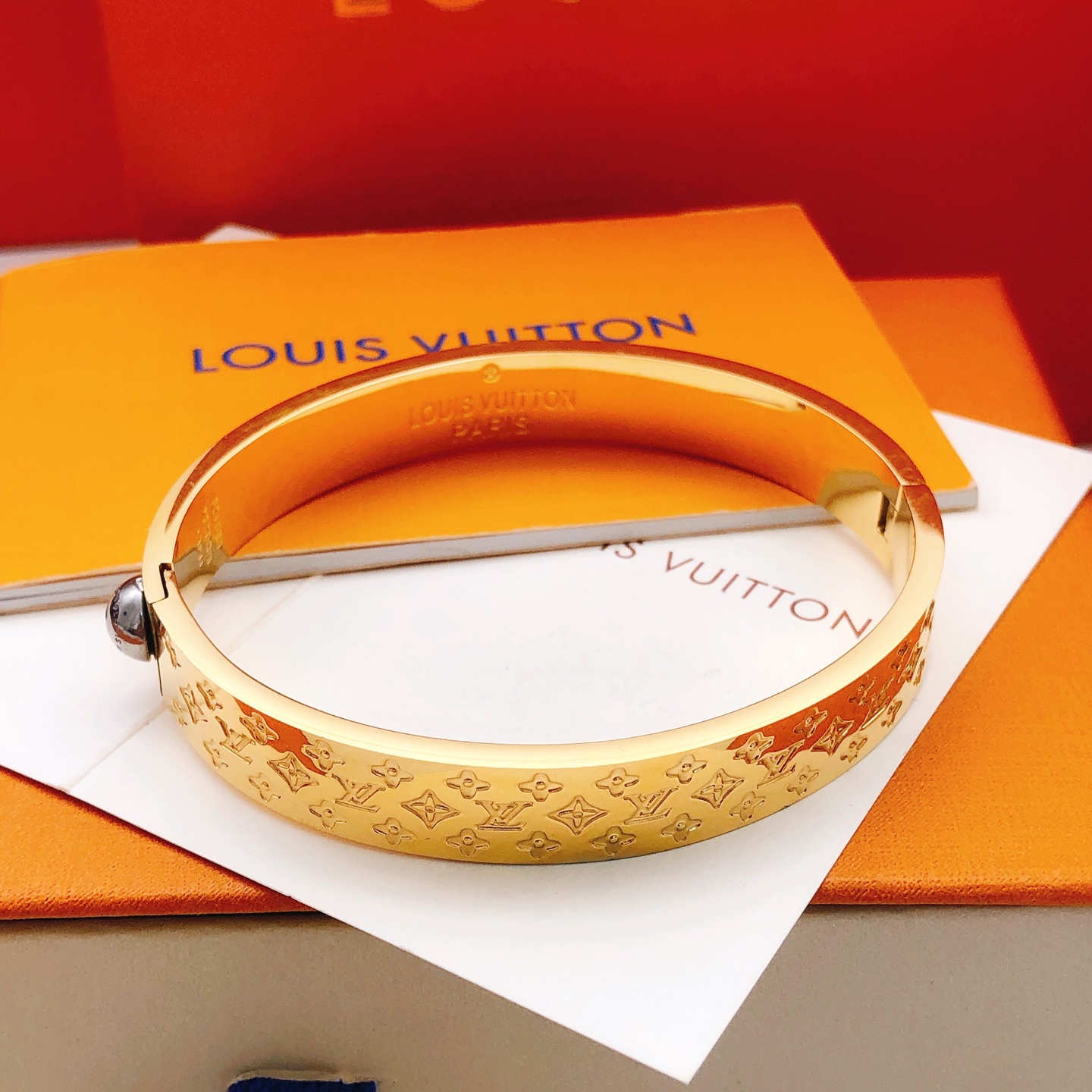 LV Women's fashion bracelet