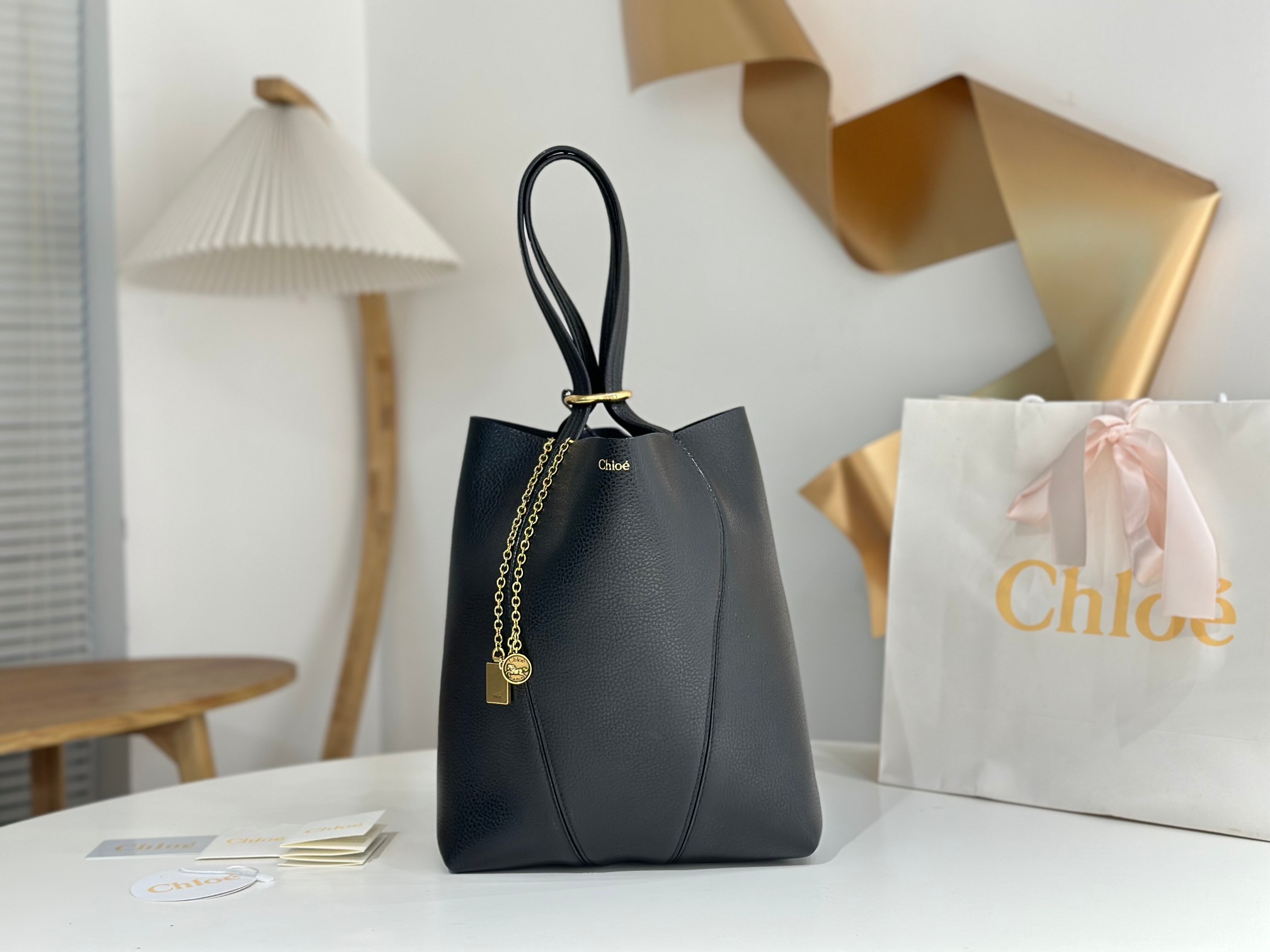 Chloe Medium Spin Tote bag in Grained leather-Black