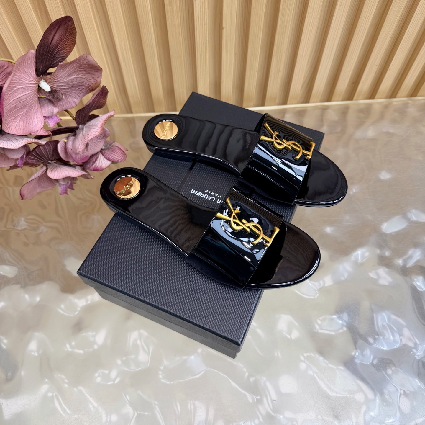 Saint Laurent YSL Logo Patent & Smooth Leather Wide Strap Tribute Flat Slide Sandals - KAIROO