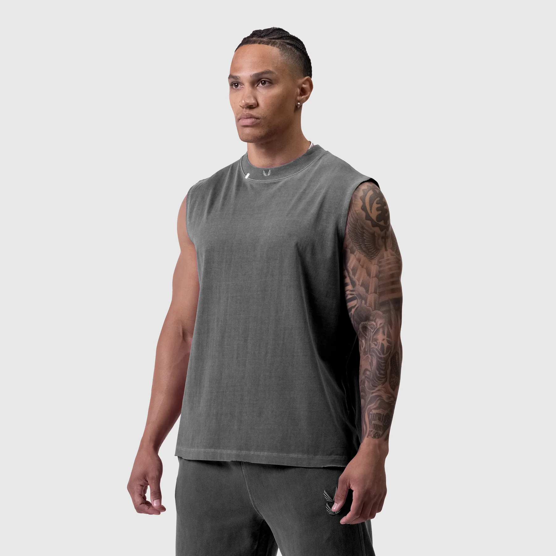 0807. Tech Essential Relaxed Cutoff - Faded Grey