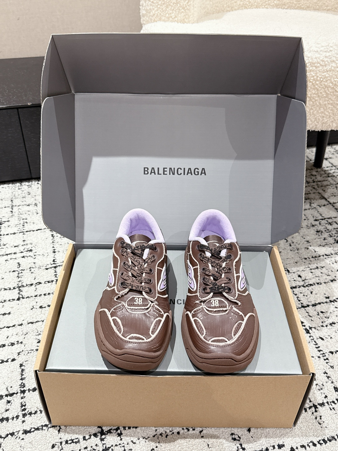 Balenciaga Balenciaga Hamptons Worn-Out Unisex Sneaker