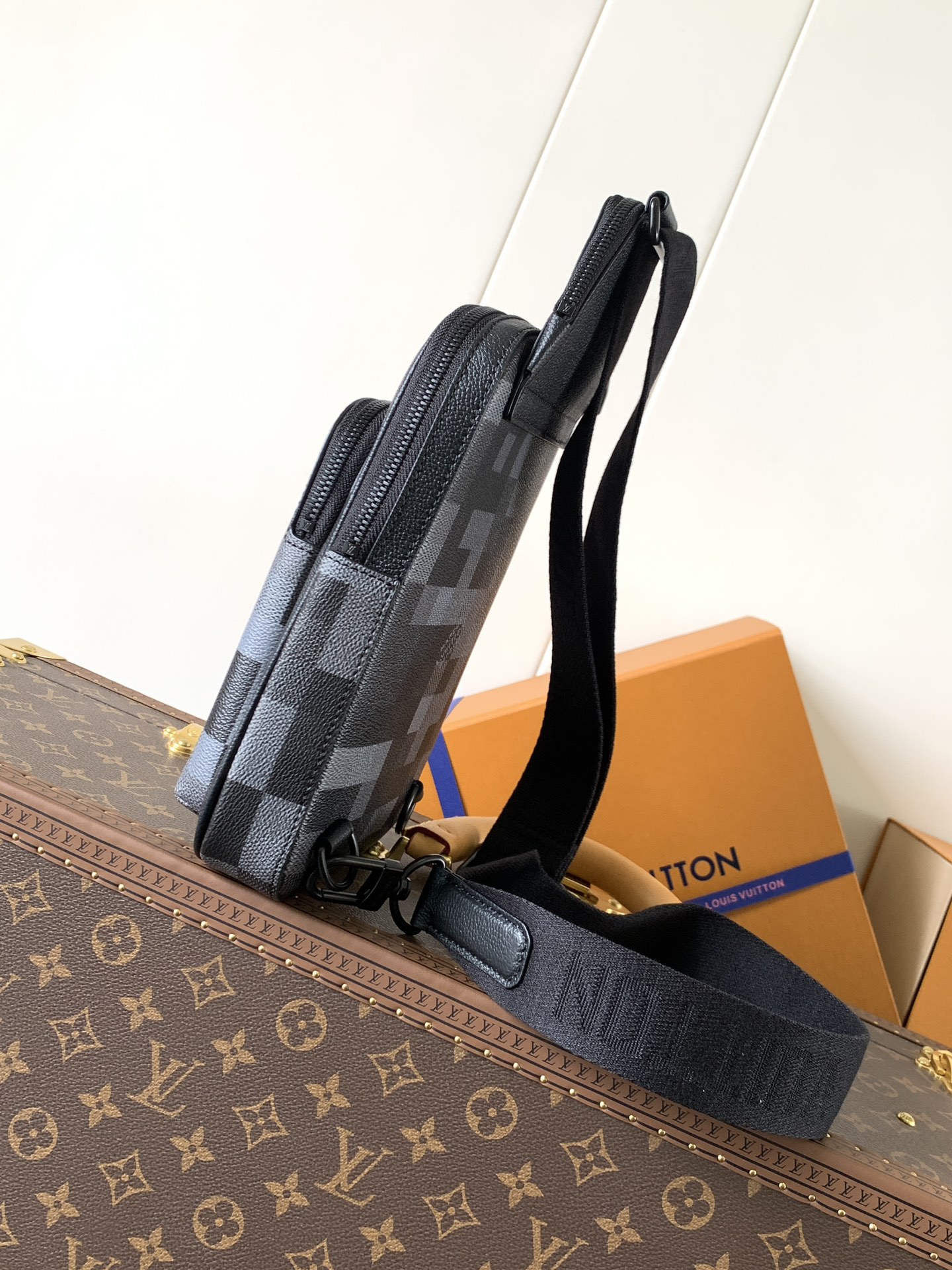 LV Louis Vuitton M14953 Avenue Slingbag PM