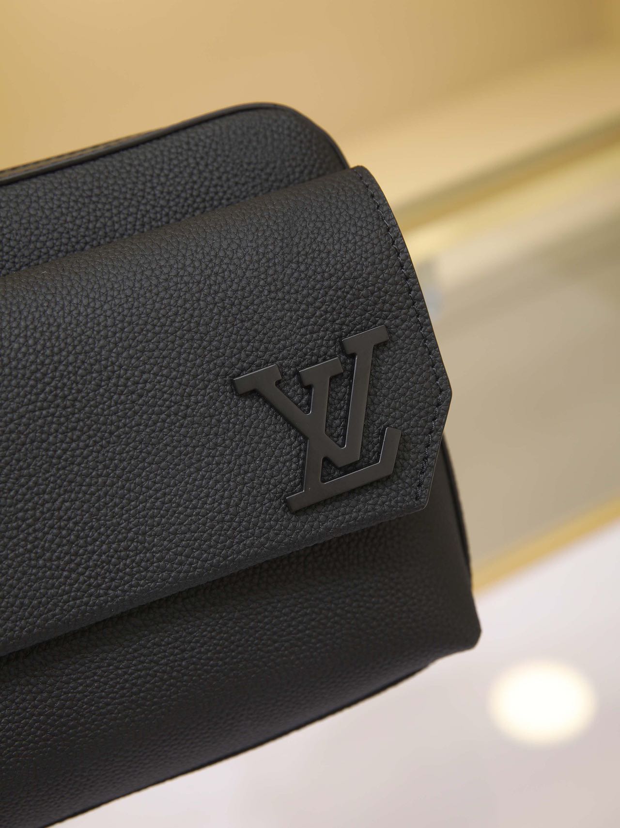 Louis Vuitton LV Men Fastline Messenger Bag Black