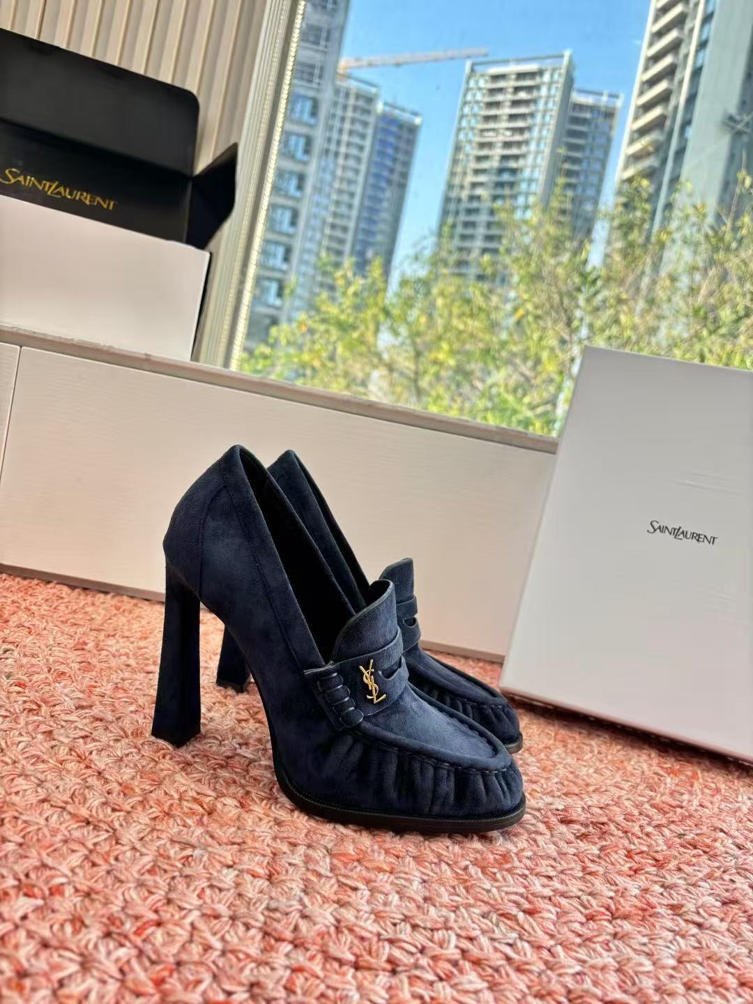 Saint Laurent Le Loafer Pump