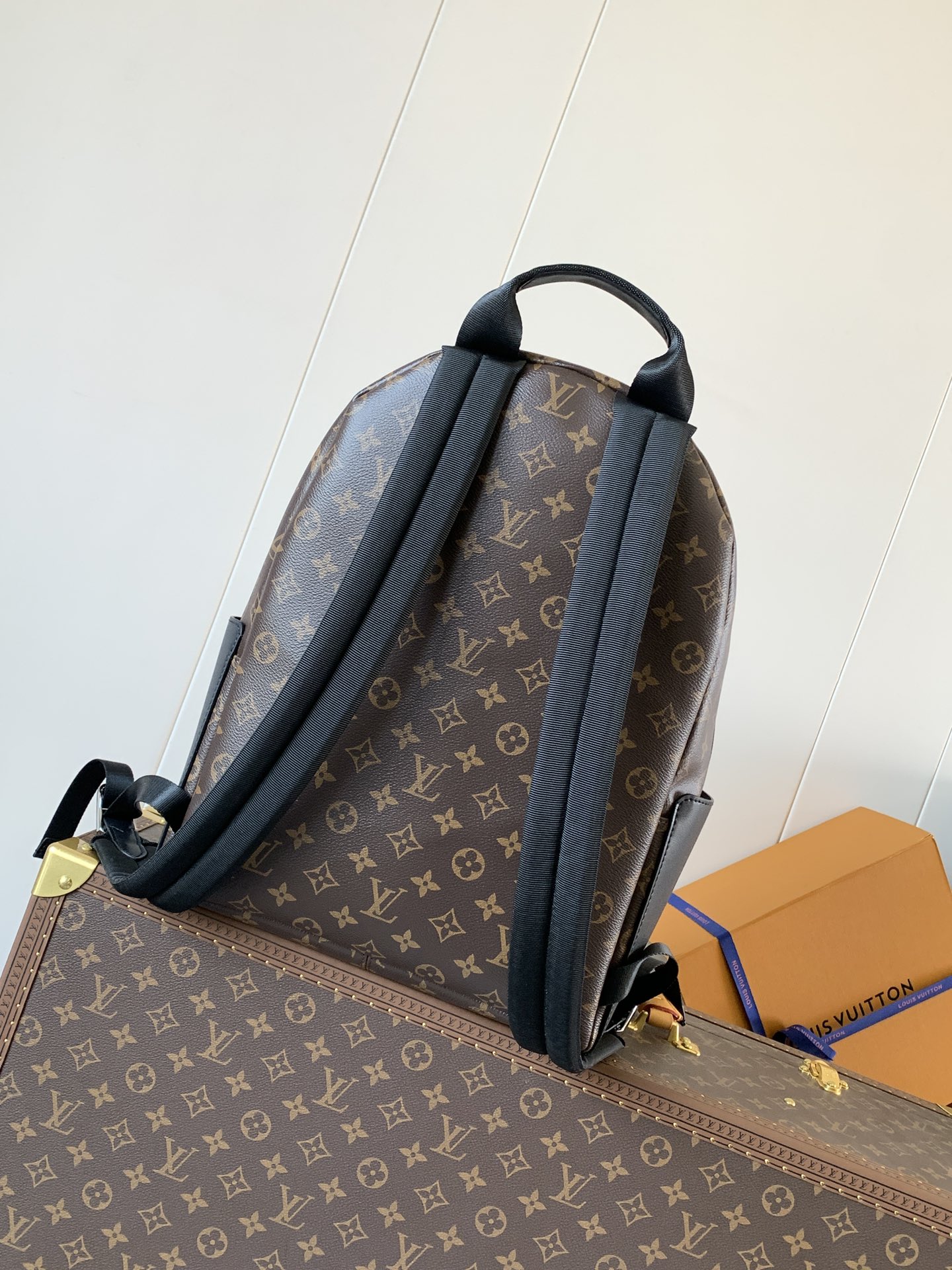 LV Men's Collection Bag M46684Discovery Backpack PM