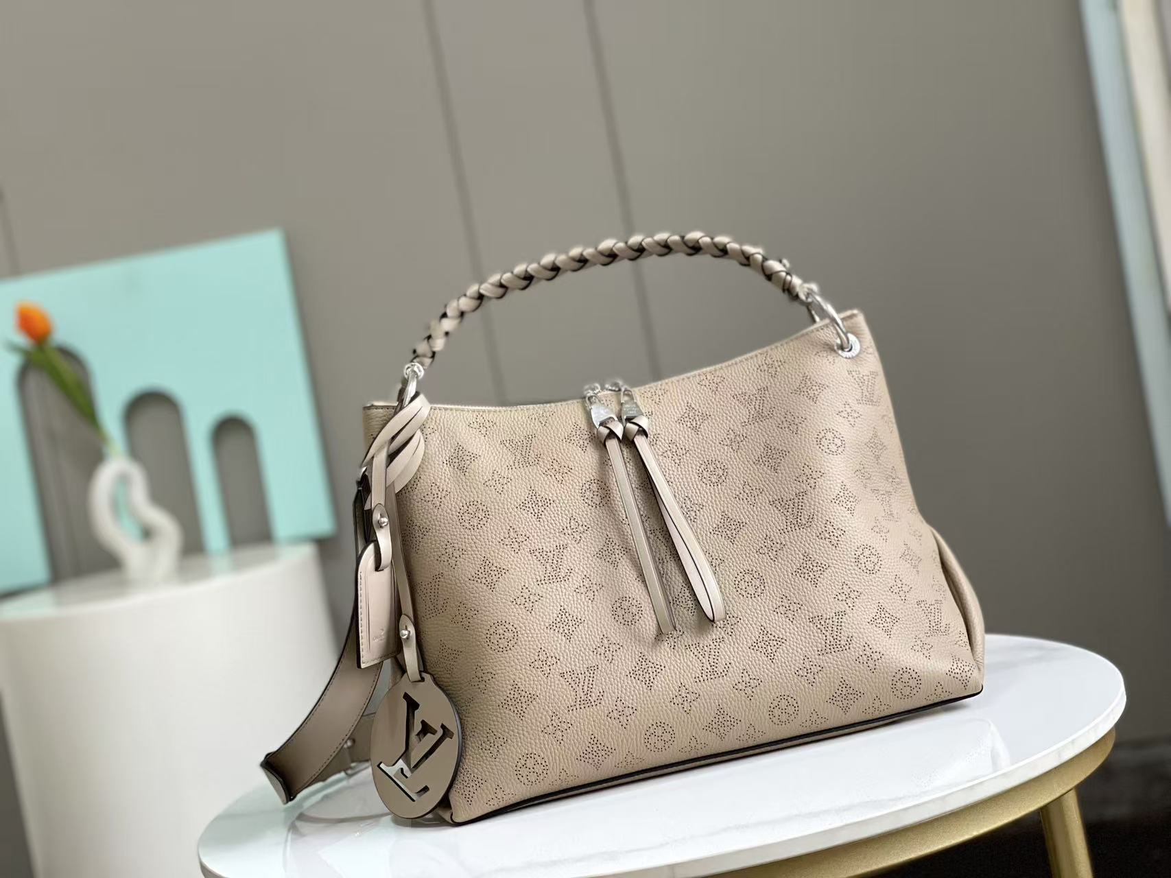 Louis Vuitton LV  Maida Hobo MM Bag （10A Mirror Version） - KAIROO