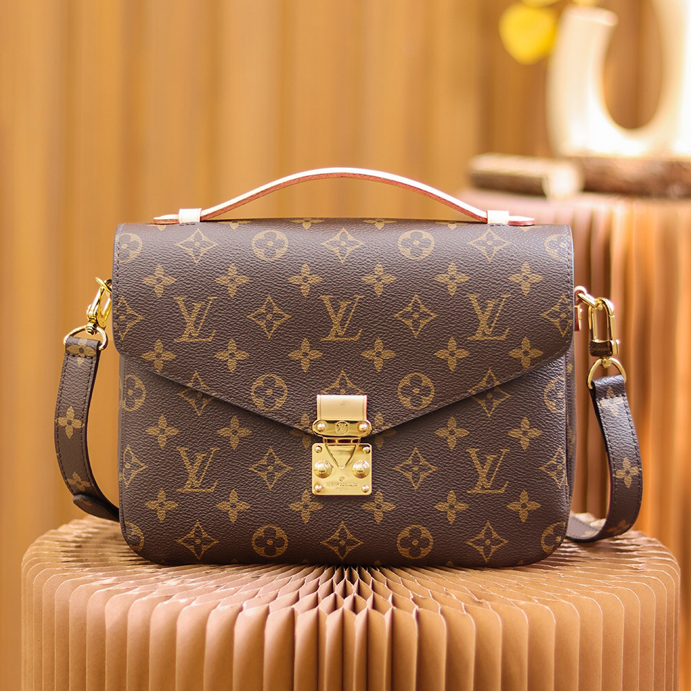 Louis Vuitton LV Pochette Metis East West M44875