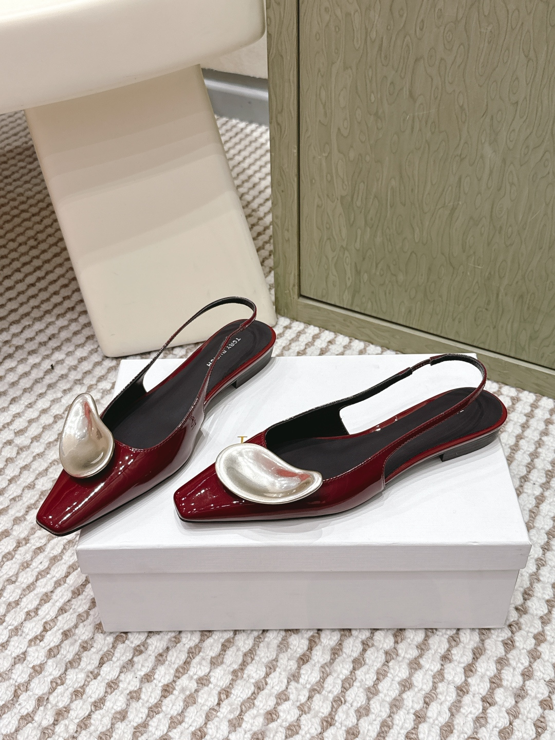 Tory Burch Flat Slingback in Shiny leather