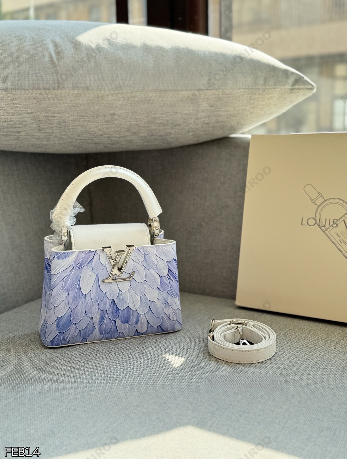 Louis Vuitton LV Capucines BB/Mini Gradient Blue Feather Pattern Leather Top Handle Bag - KAIROO