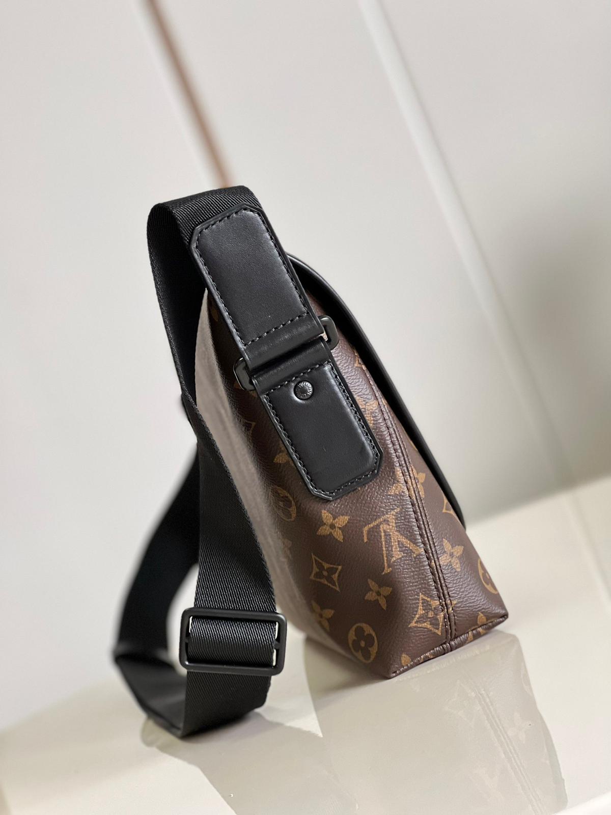 Louis Vuitton monogram messenger bag
