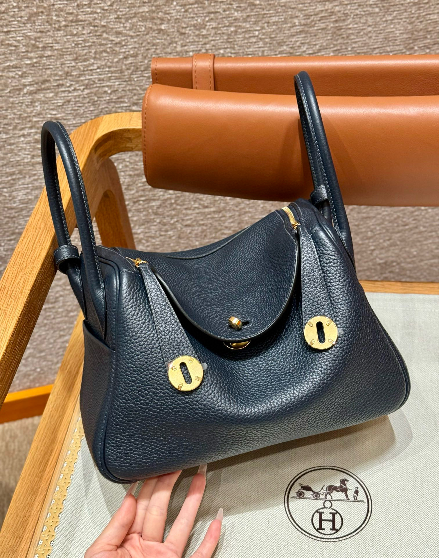 Hermes Bleu Niut Clemence Lindy 26