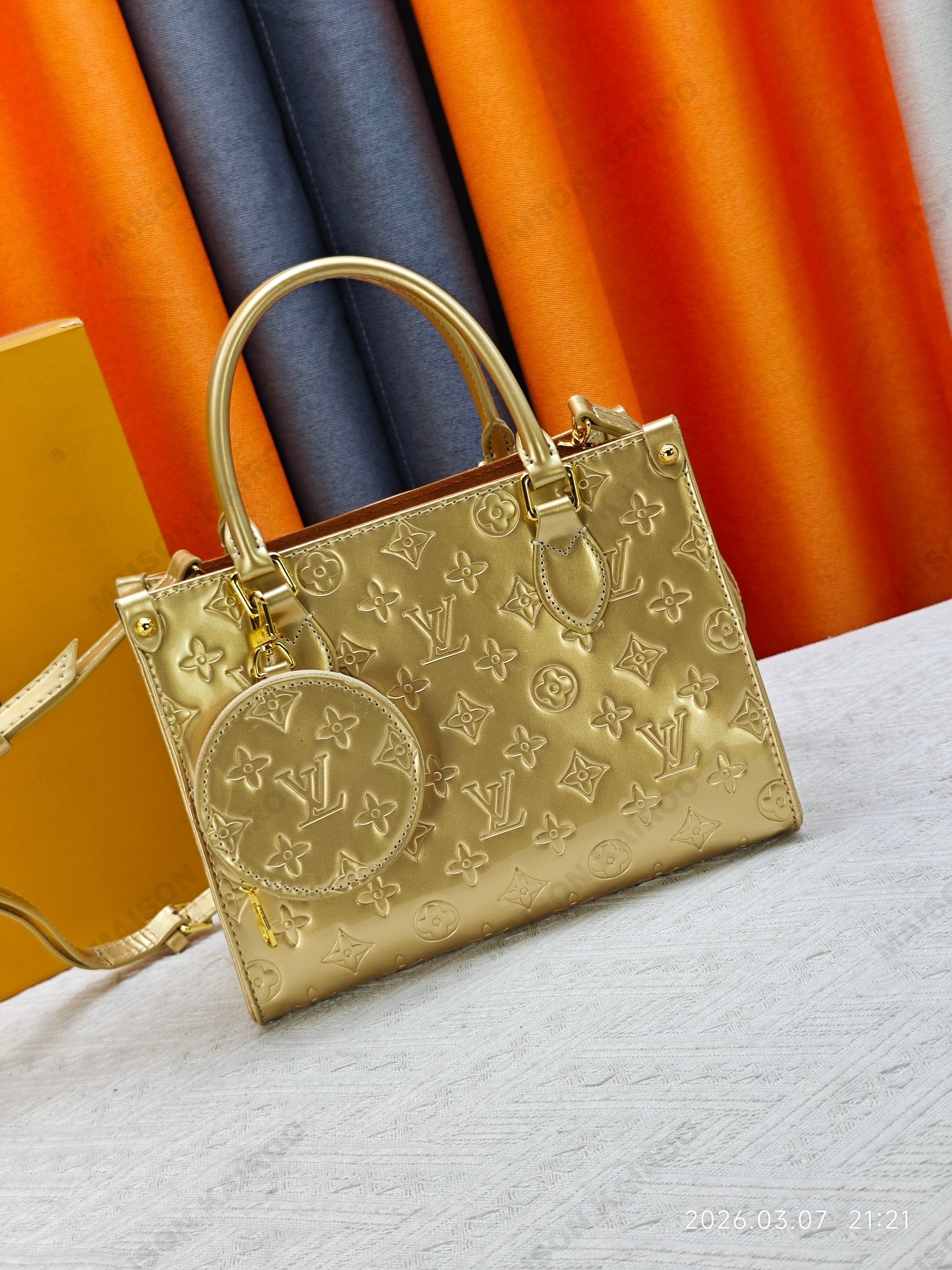 Louis Vuitton LV OnTheGo PM/MM Metallic Gold Monogram Embossed Leather Top Handle Tote Bag - KAIROO