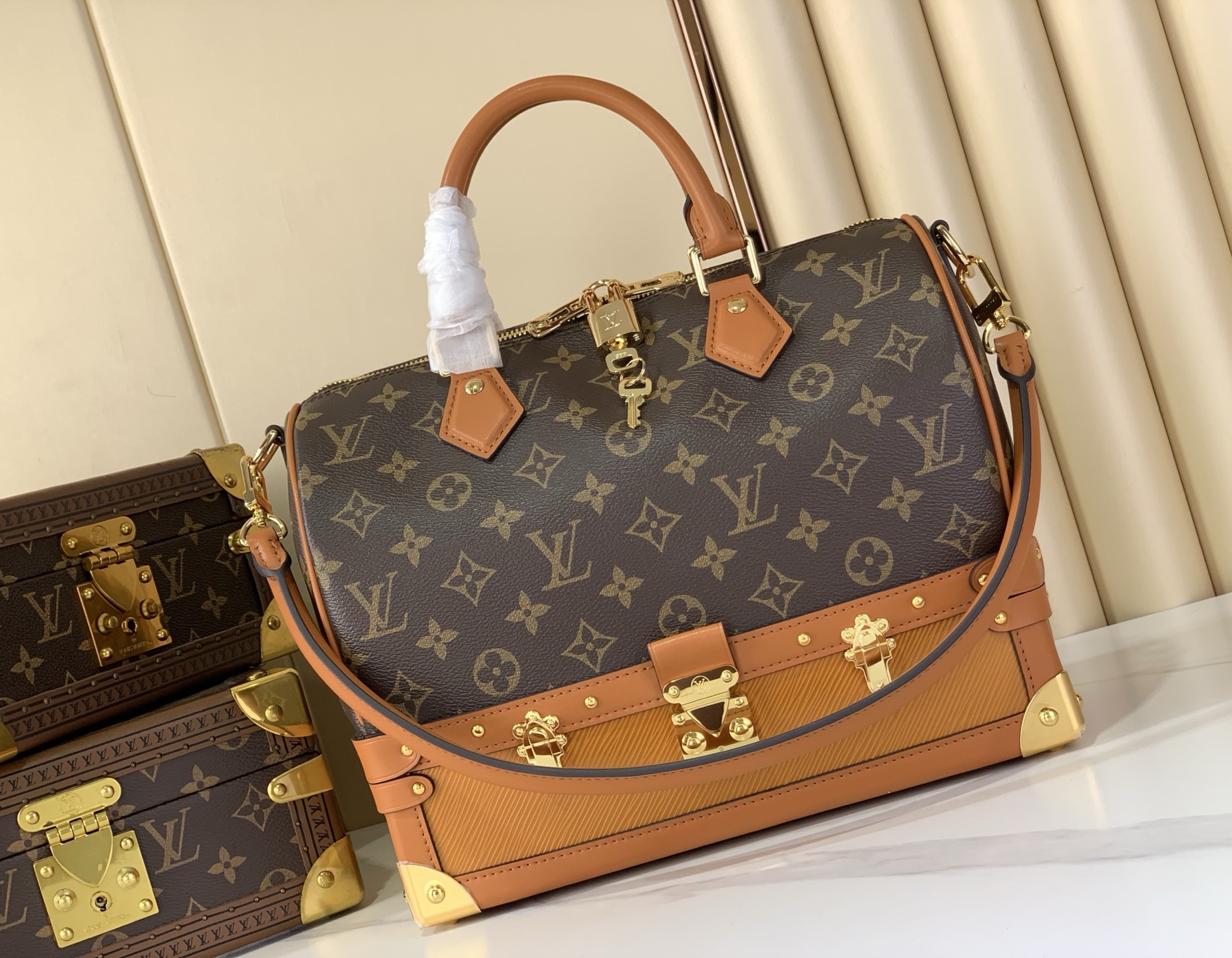 Louis Vuitton SPEEDY BANDOULIÈRE 30 Handbag