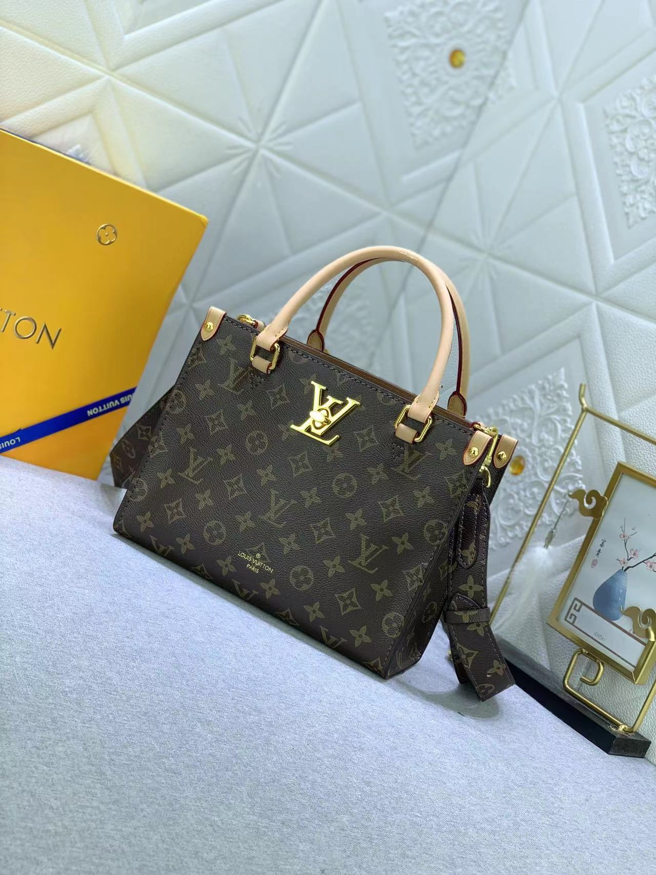 Louis Vuitton LV Business & Travel Bags Lock & Go
