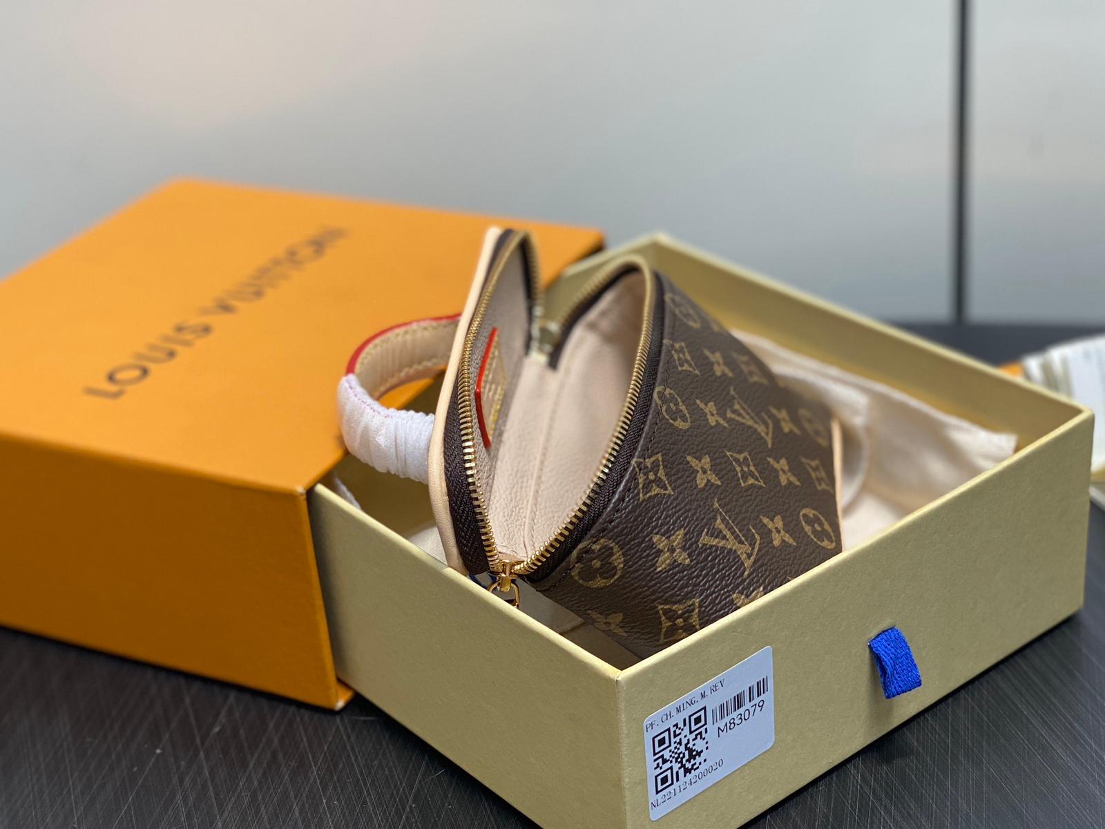 Louis Vuitton LV Nice Beauty