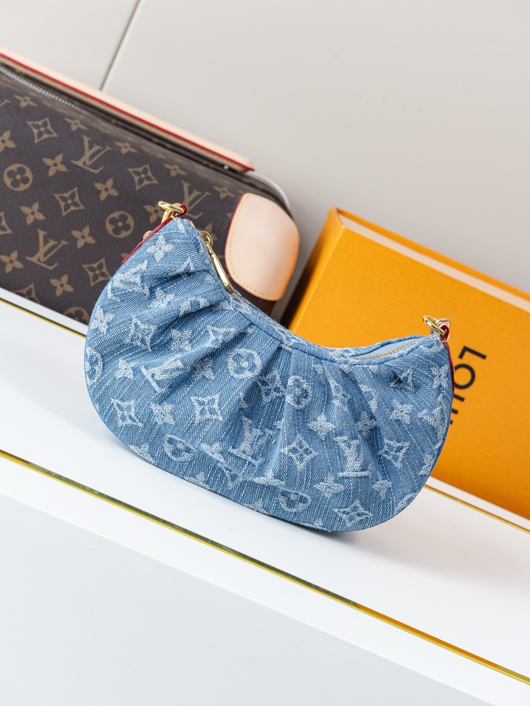 Louis Vuitton Pochette Valley handbag