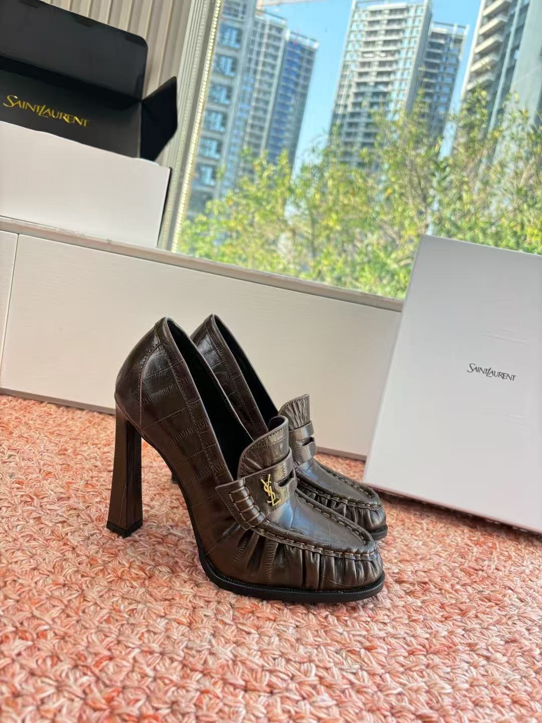 Saint Laurent Le Loafer Pump