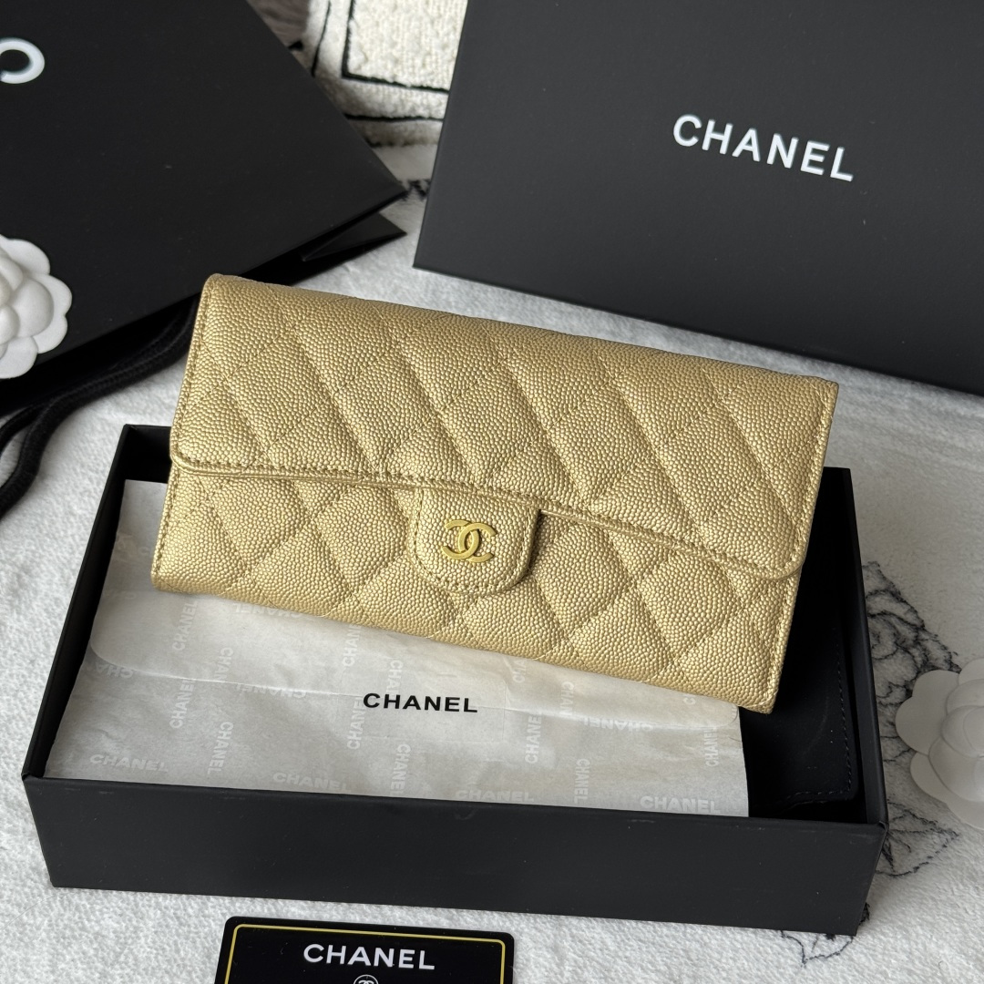 Chanel Classic Large Flap Wallet in Beige Grained leather Gold-Tone Metal