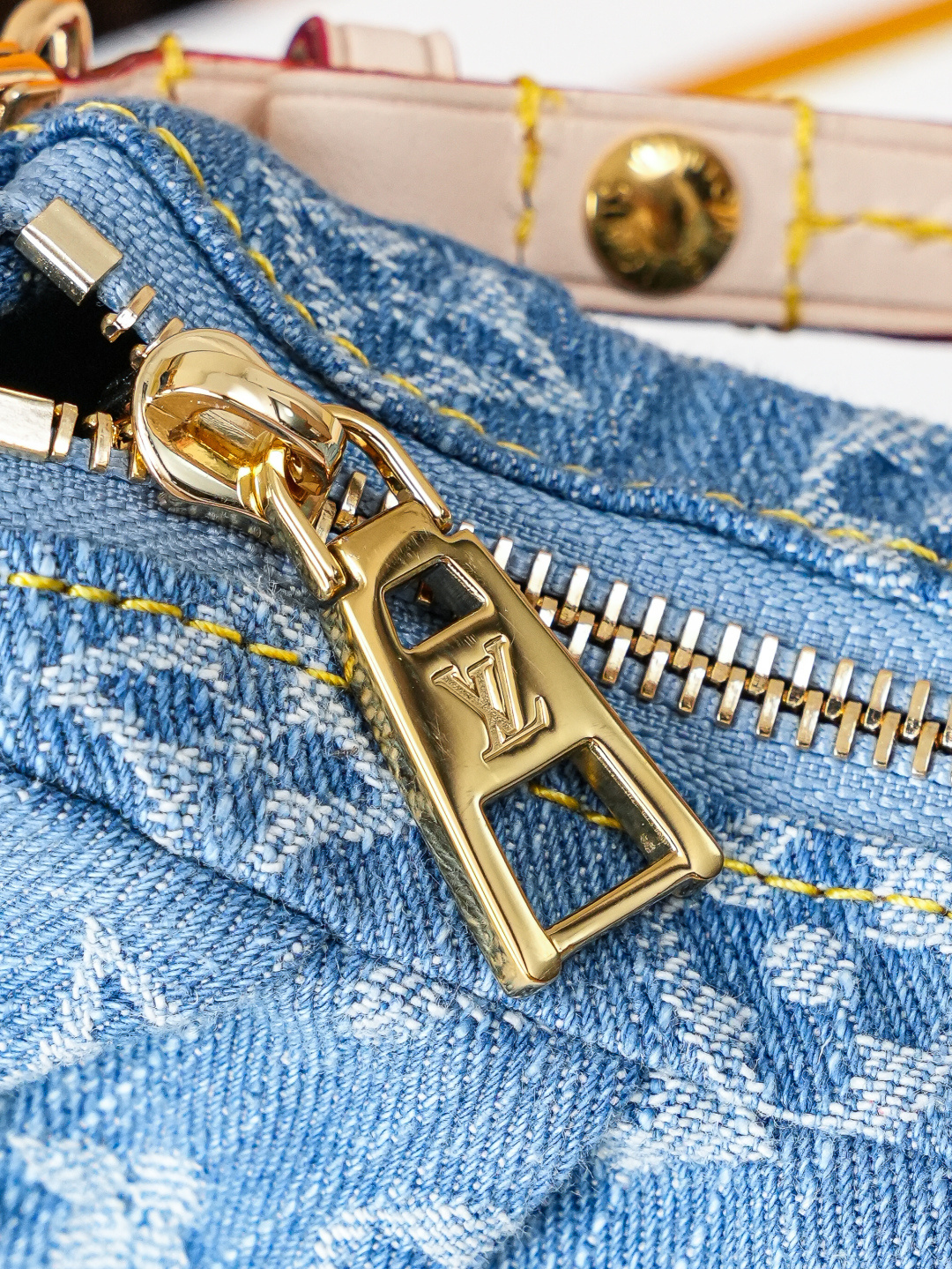 Louis Vuitton Pochette Valley handbag
