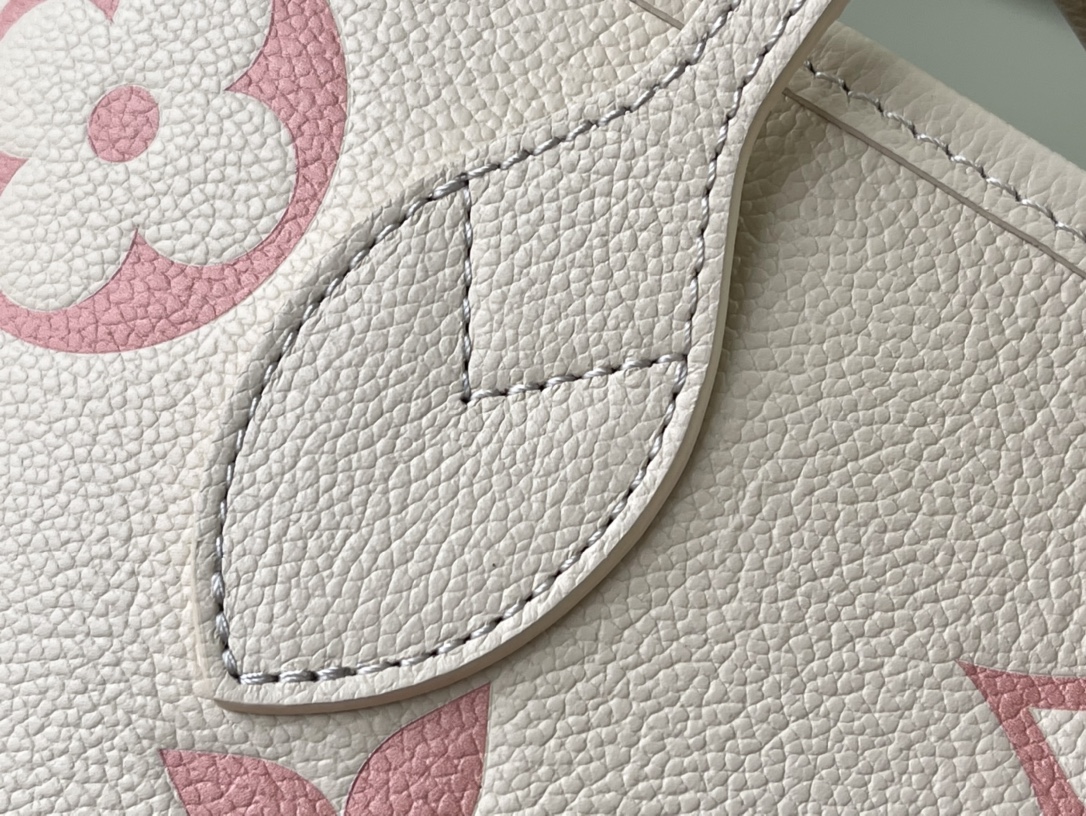 Louis Vuitton LV Neverfull MM Pink M21579
