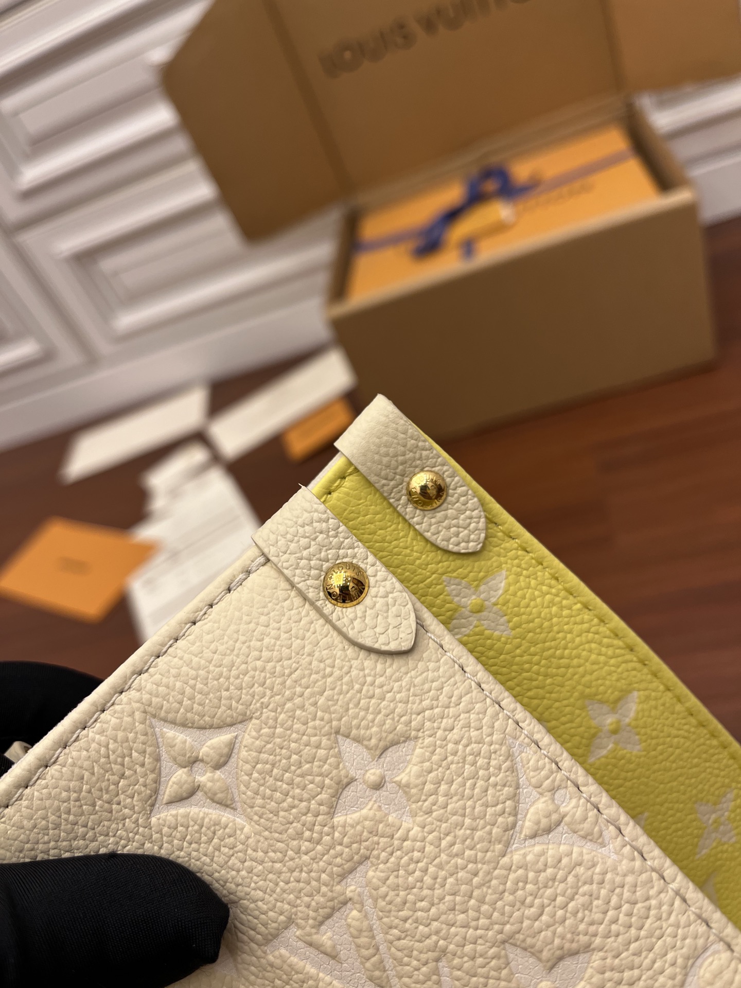 Louis Vuitton LV Onthego MM Rose Beige M46128