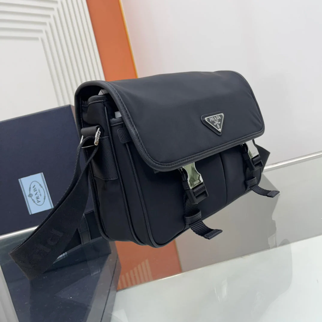 Prada 26 SHOULDER BAG IN BLACK RE-NYLON AND SAFFIANO LEATHER