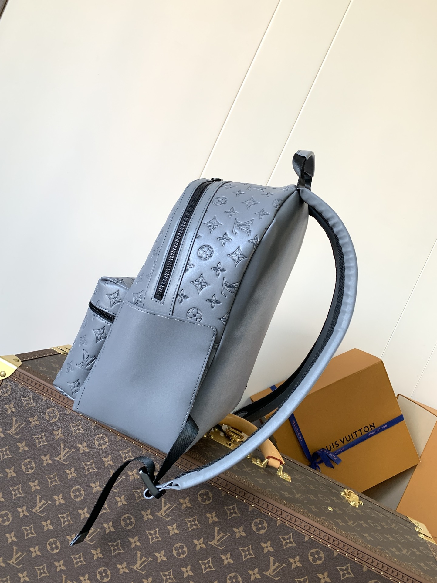 LV Men's Collection Bag M46557  Discovery Backpack PM