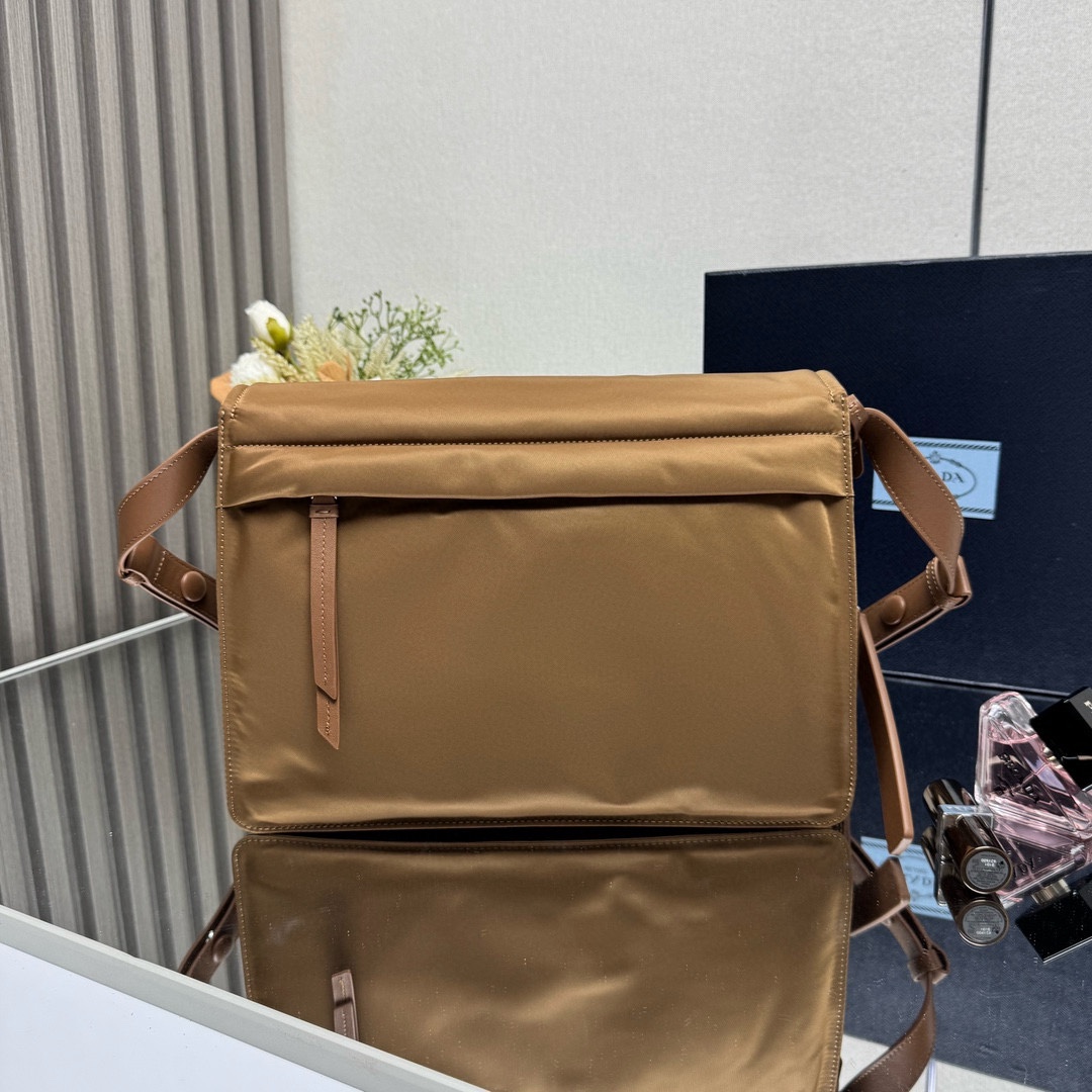 Prada Traveller Medium padded Re-Nylon shoulder bag-Caramel 1BD255