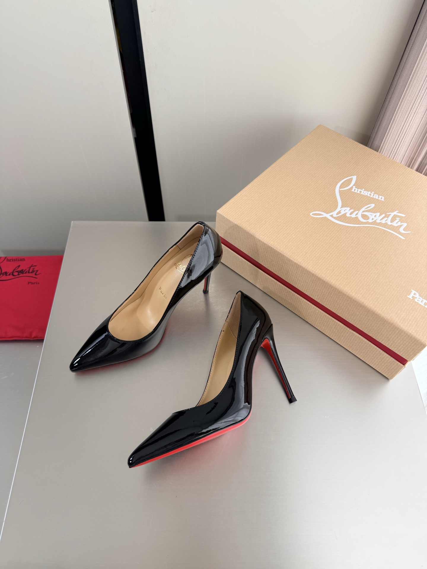 Christian Louboutin shiny leather Pump
