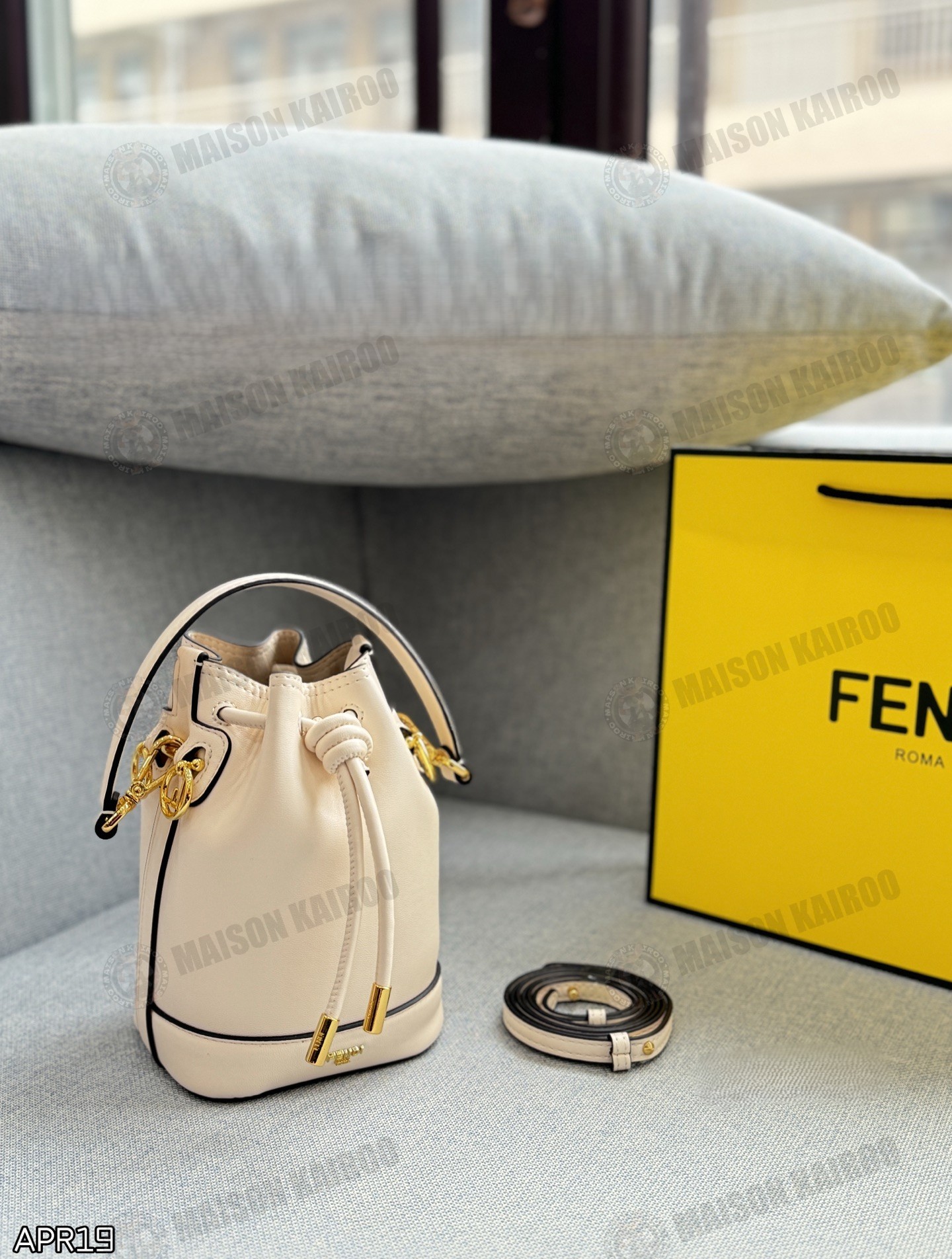 Fendi FF Mon Tresor Mini Smooth Leather Base Logo Drawstring Bucket Shoulder Bags - KAIROO
