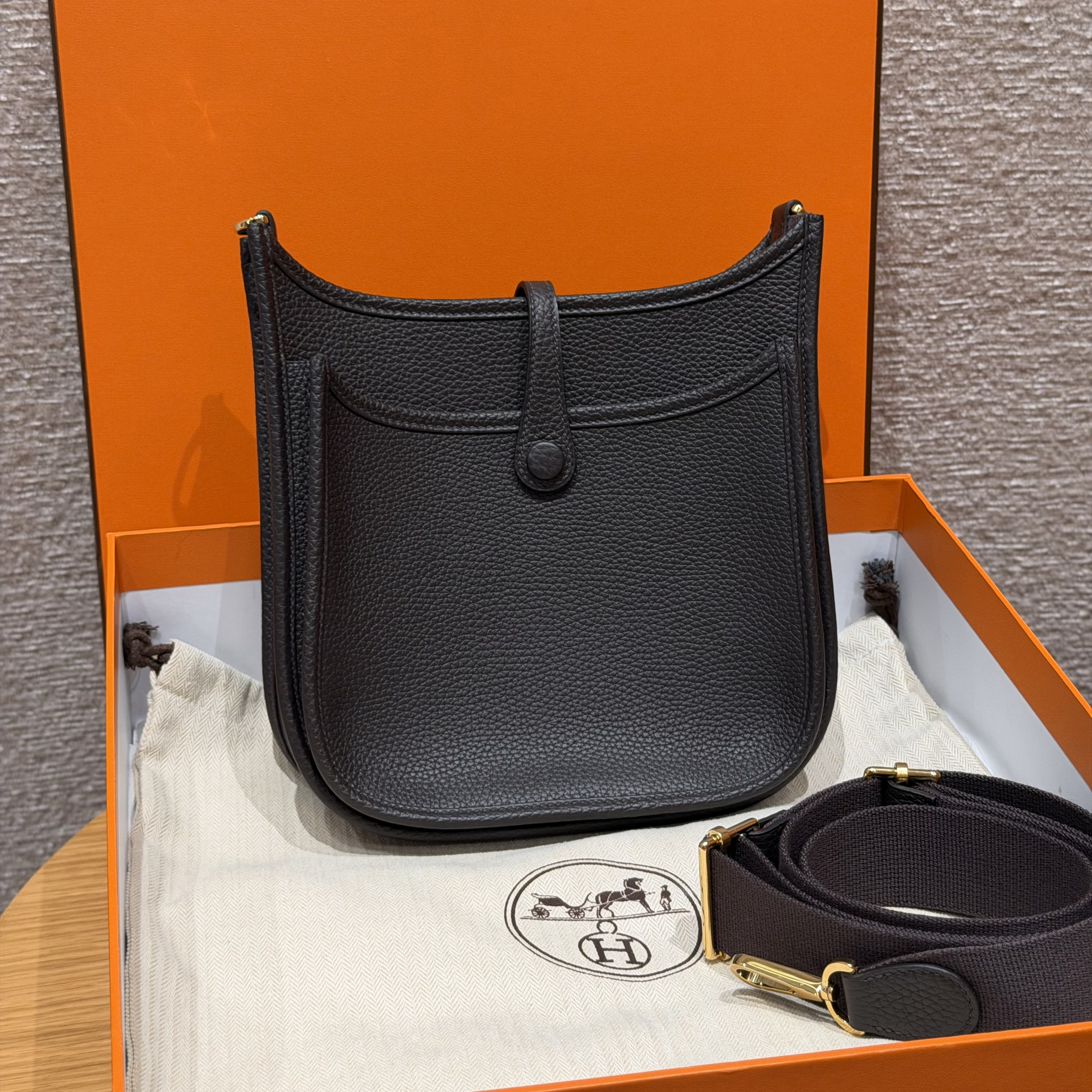 Hermes Ebene Clemence Small Evelyne 23 III