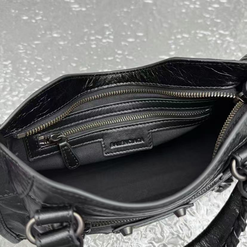 Balenciaga cracked oil wax locomotive bag