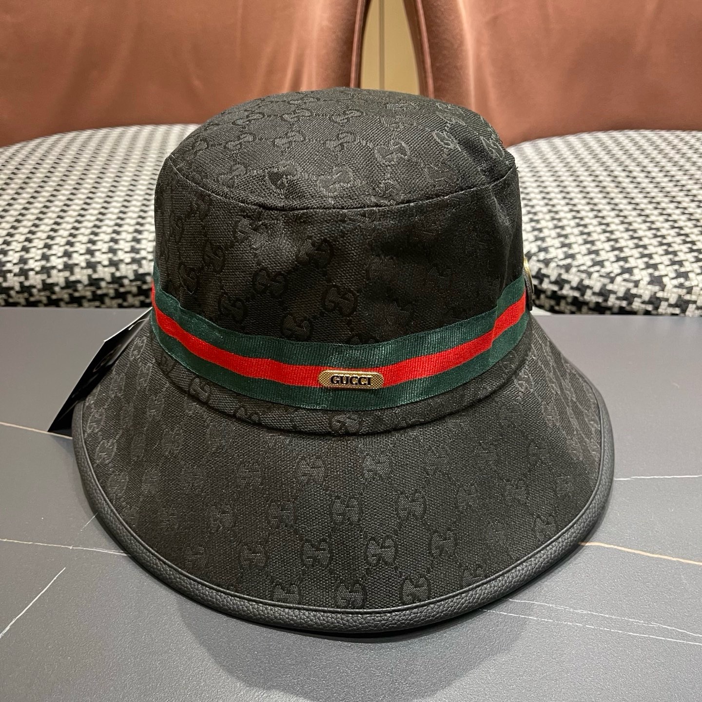 Gucci GG Supreme Canvas Logo Plaque Bucket Hat - KAIROO