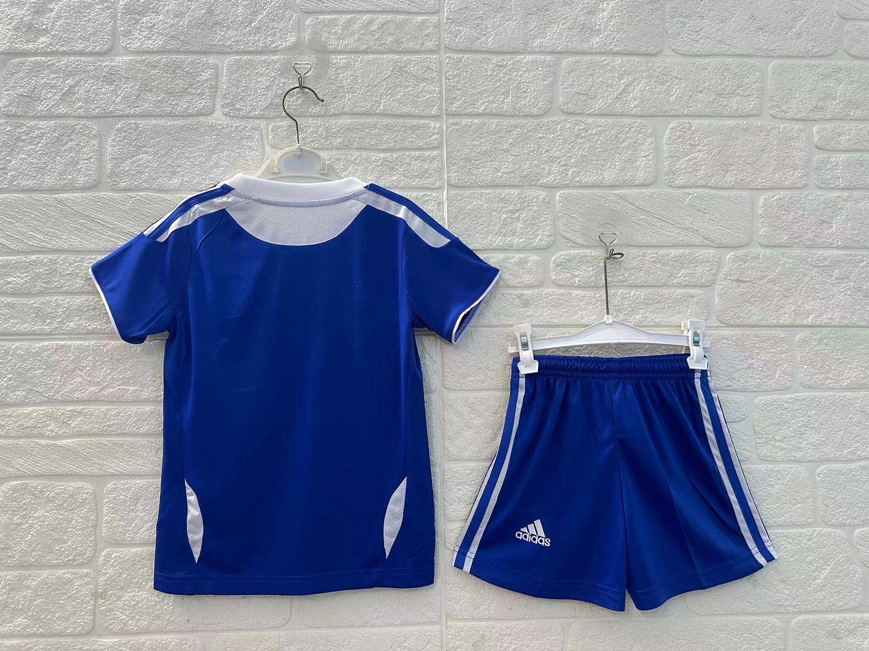 Chelsea Home Retro Kids Suit 2011/12