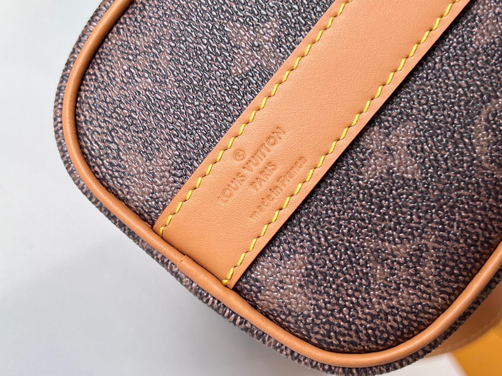 Louis Vuitton LV Keepall Bandoulière 25