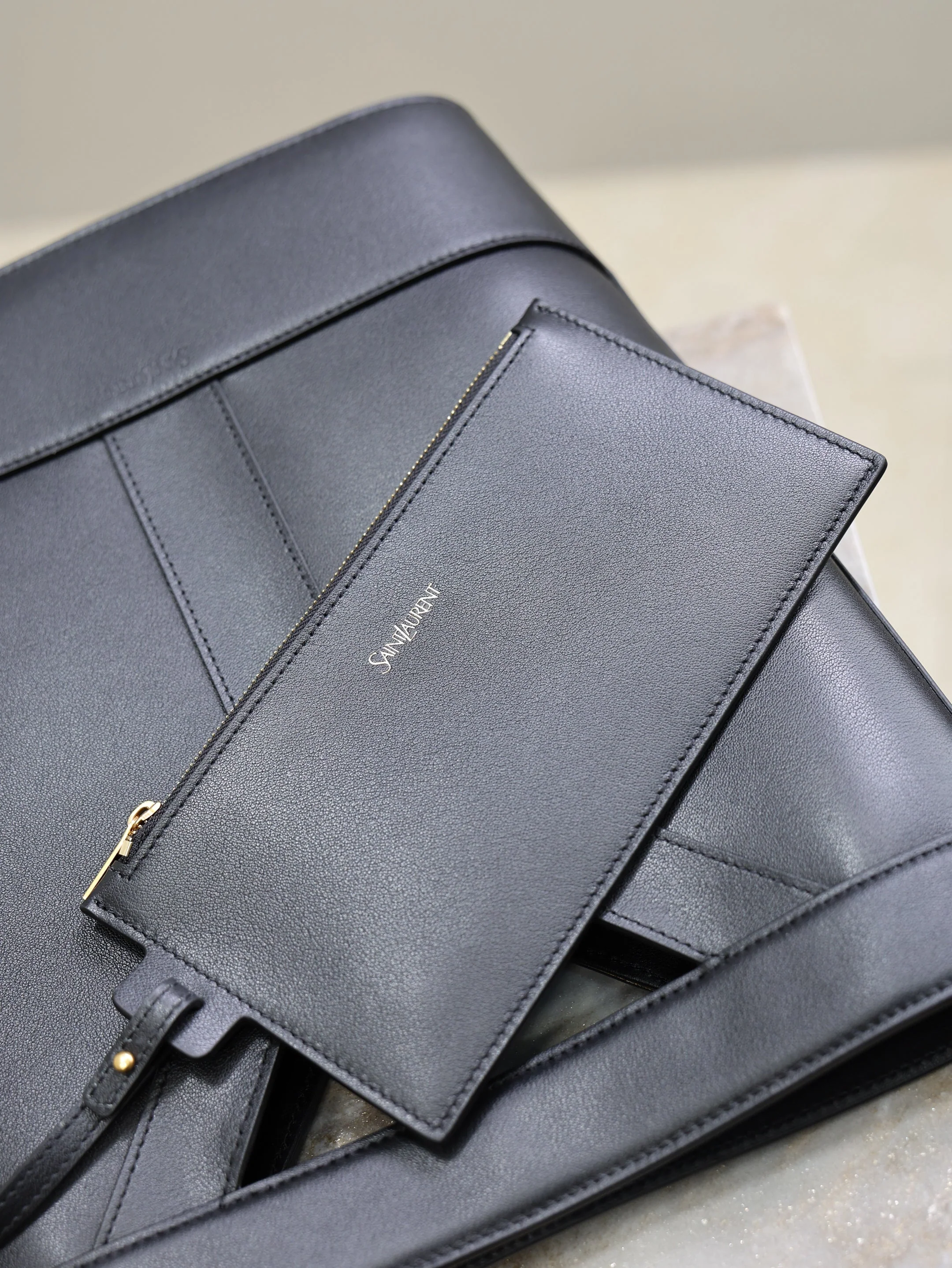 Saint Laurent YSLSmall Bucket 23cm Black Leather