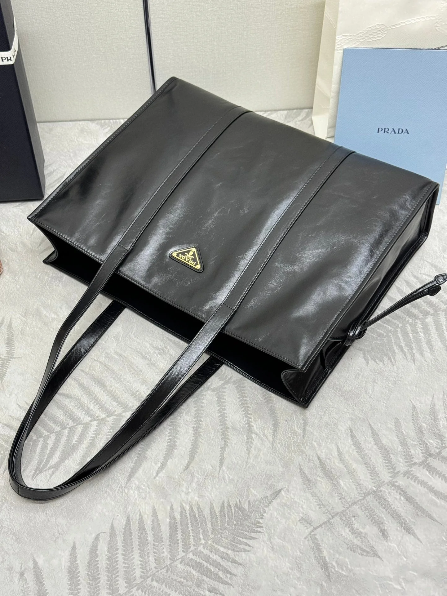 Prada TOTE BAG 39 IN BLACK SMOOTH CALFSKIN