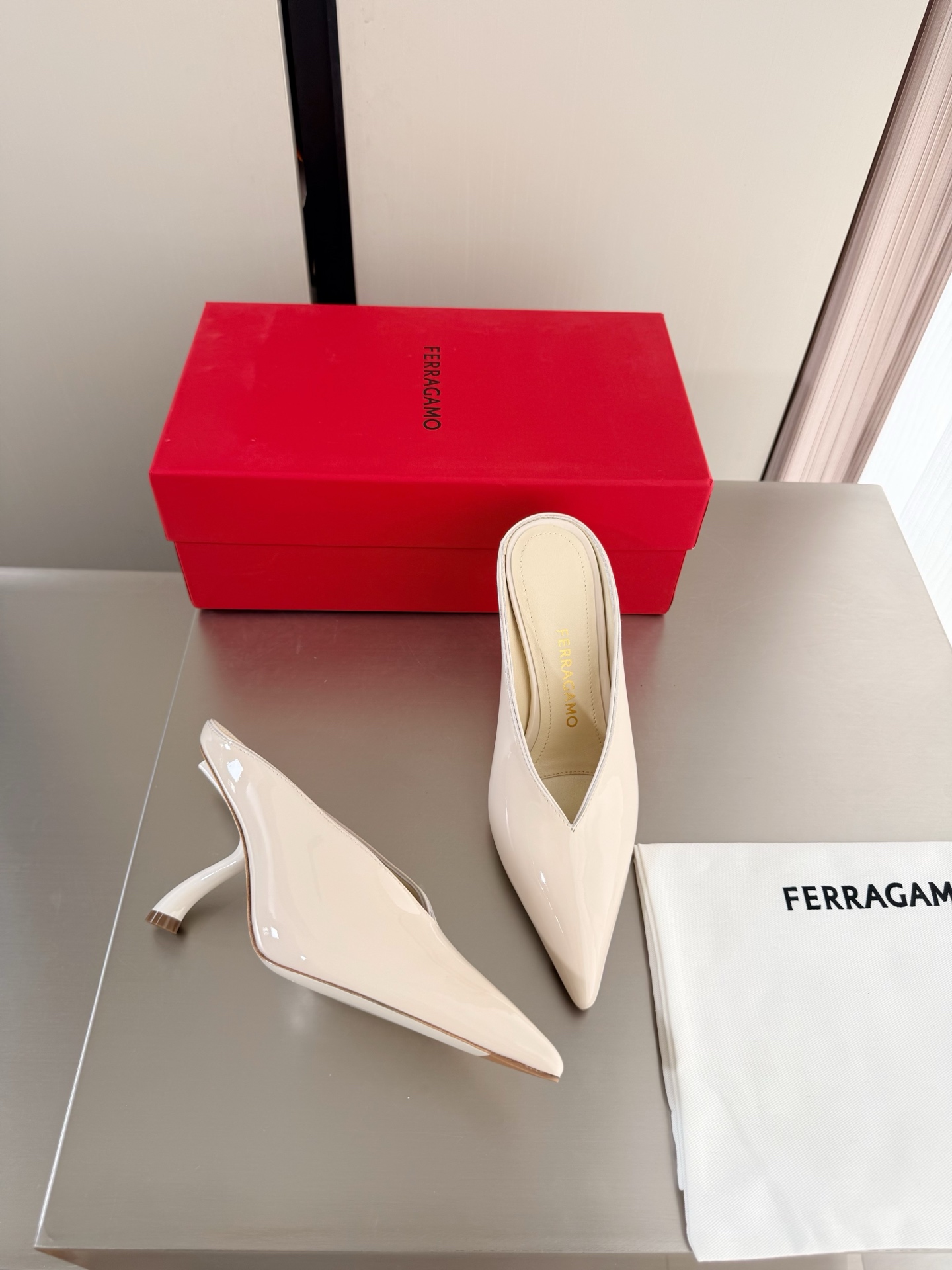 Ferragamo Shiny Leather Pointed Mule