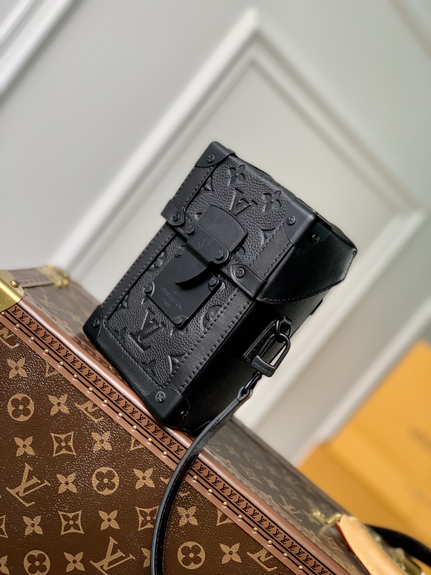 Louis Vuitton LV Vertical Trunk Wearable Wallet M82070